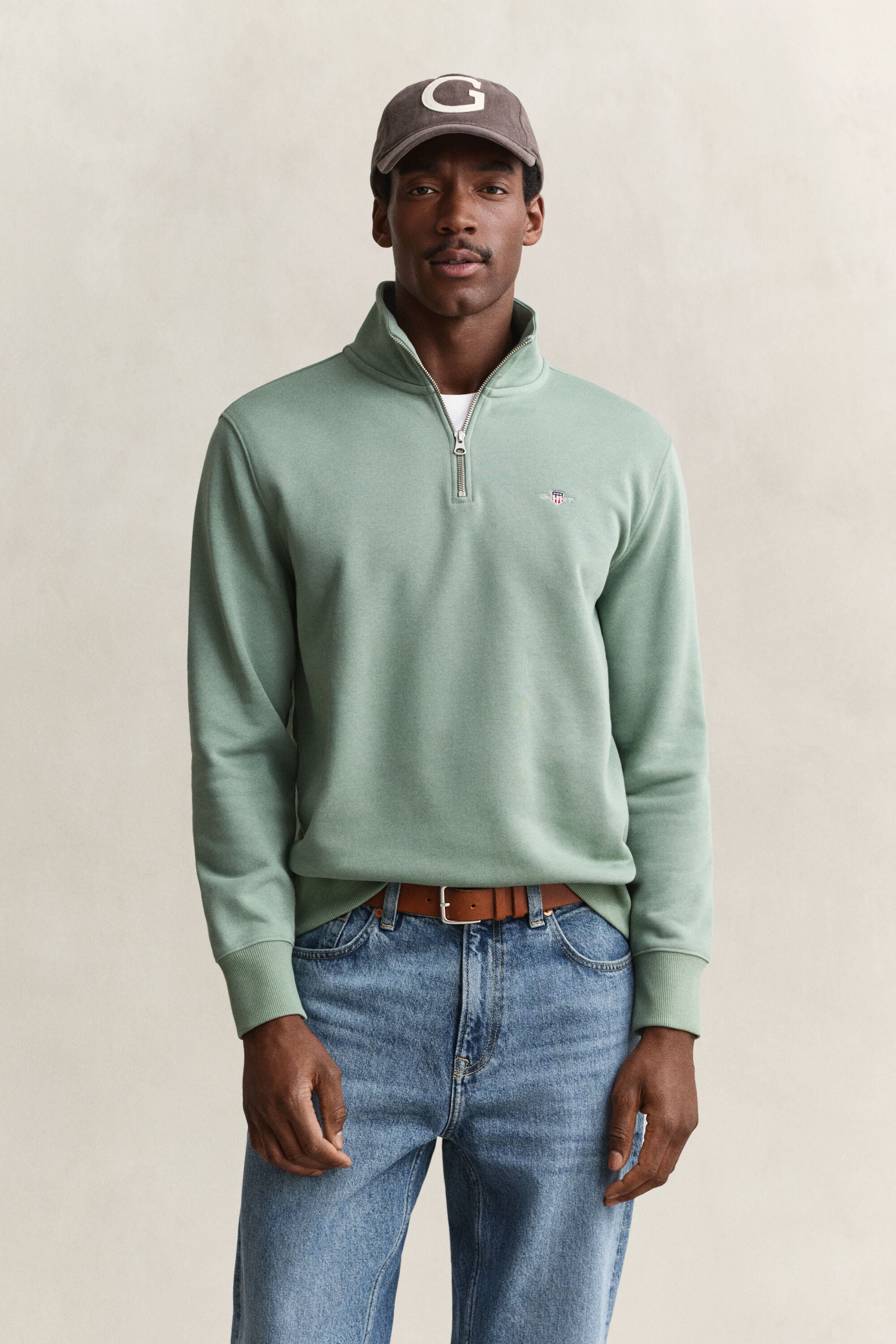 Sweat-shirt à demi-zip avec écusson