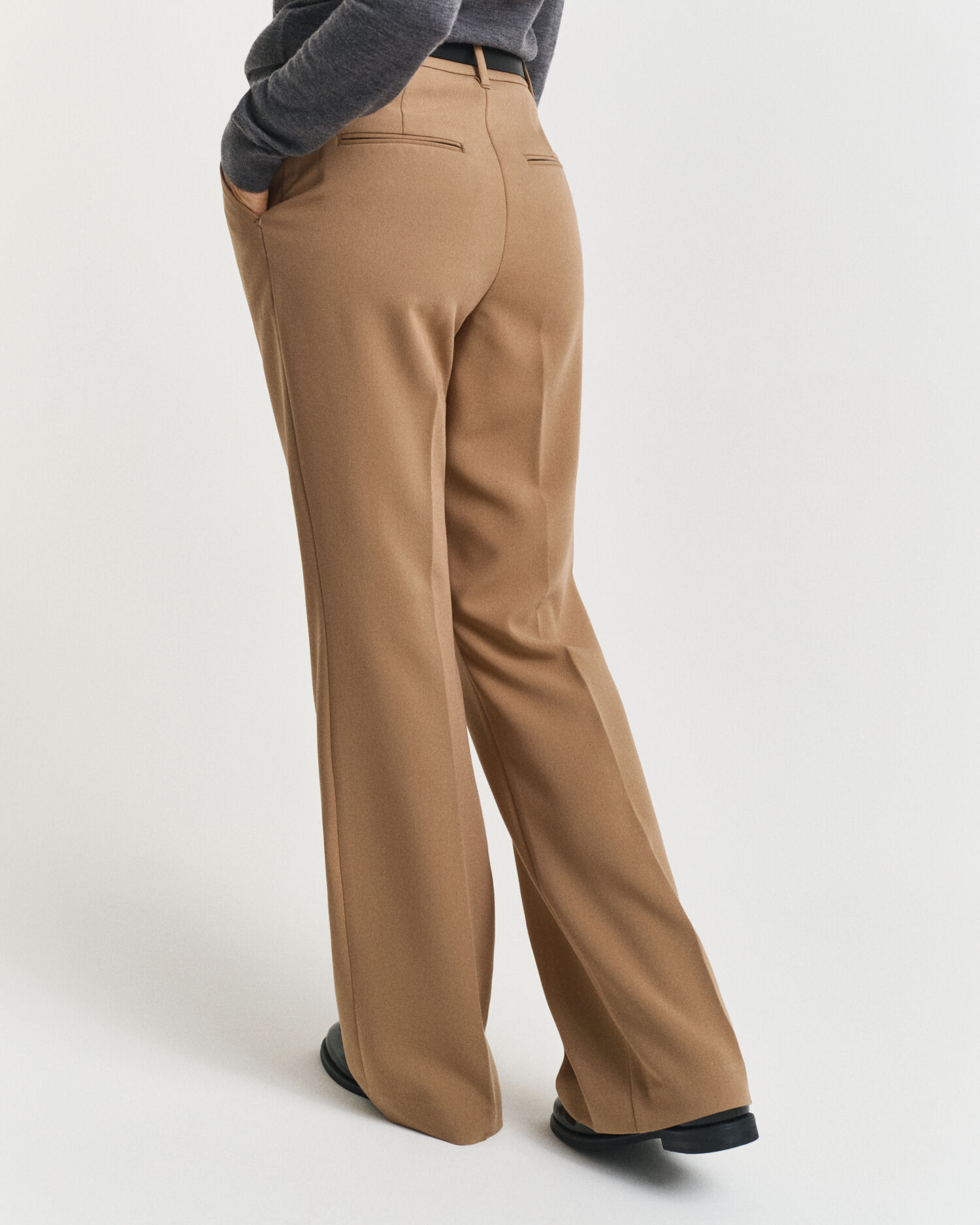 Pantalon coupe slim évasé
