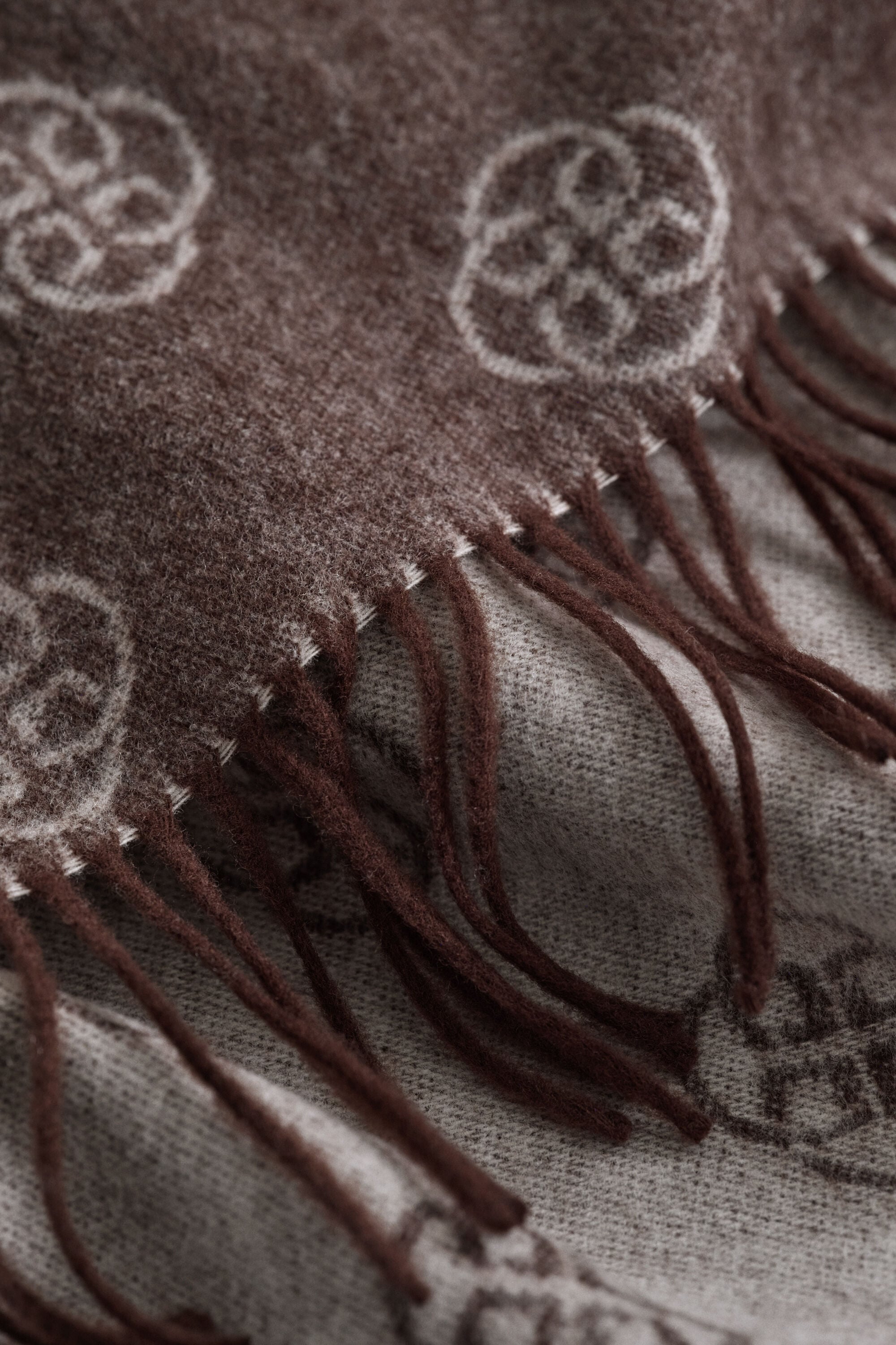 Écharpe en laine à monogrammes