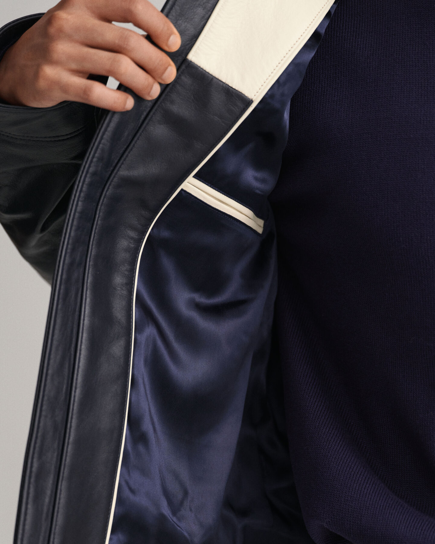 Veste courte en cuir