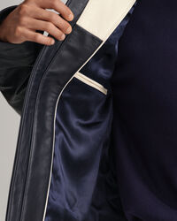 Veste courte en cuir