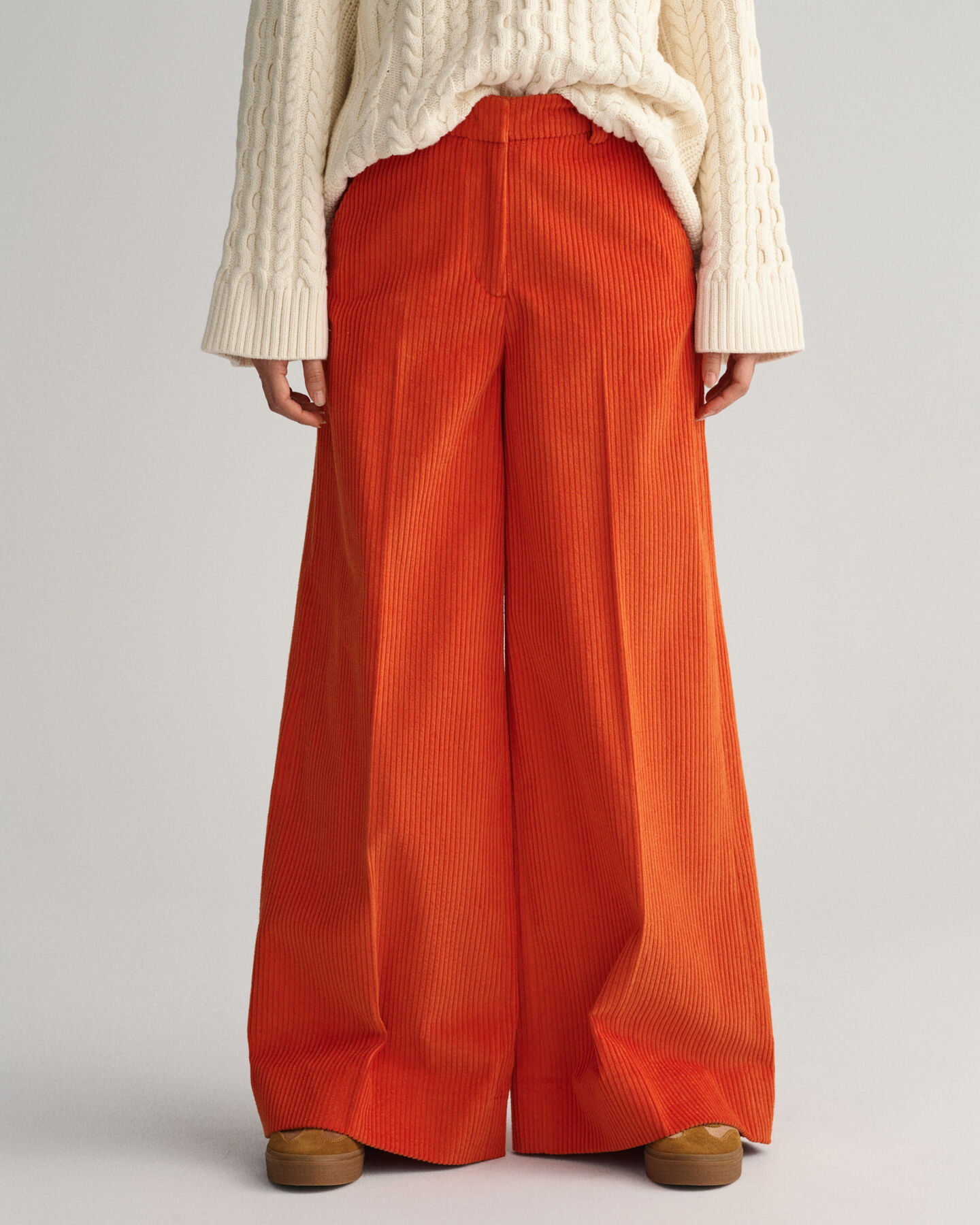 Pantalon taille haute en velours c&ocirc;tel&eacute; &agrave; jambes larges