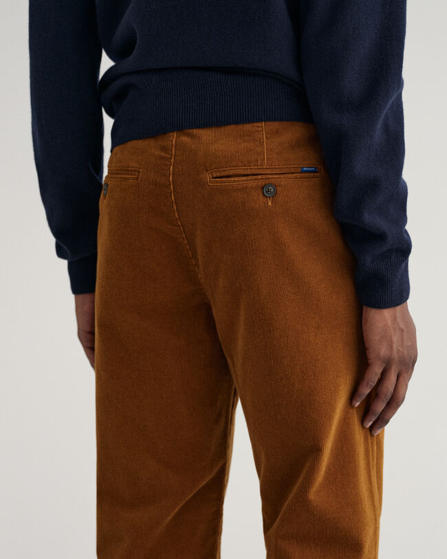 Pantalon chino regular fit en velours c&ocirc;tel&eacute; Allister