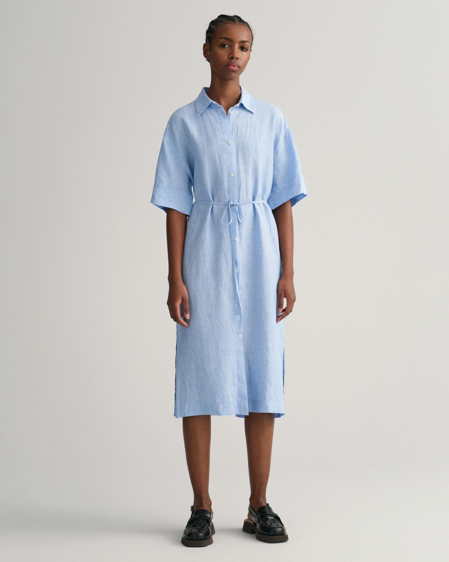 Robe-chemise en lin &agrave; manches courtes