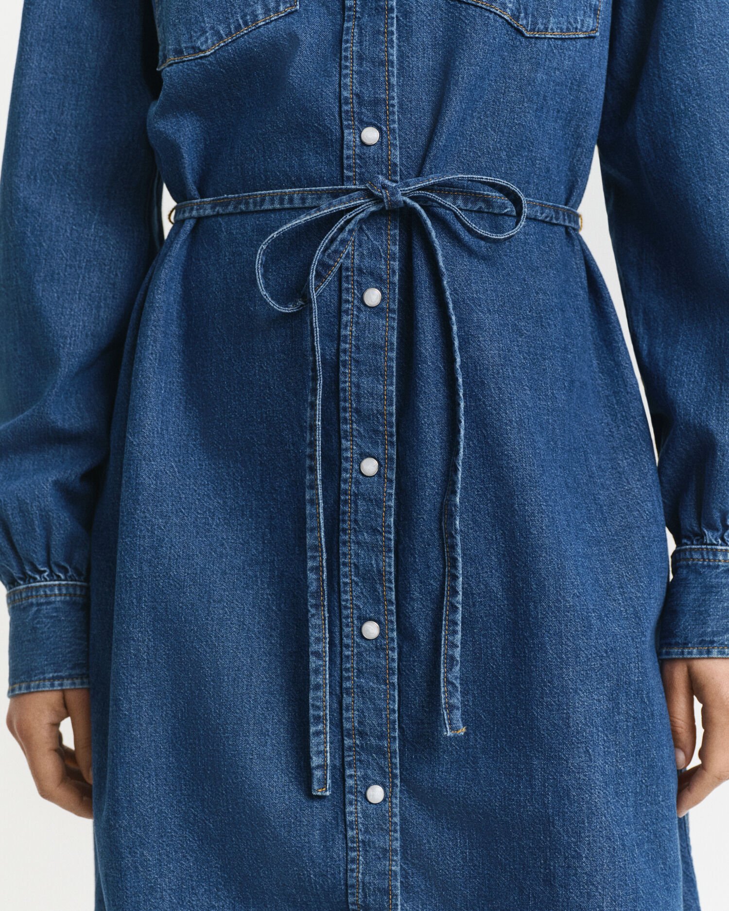 Robe en denim à manches bouffantes