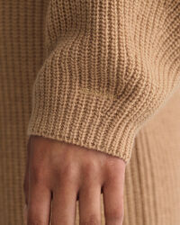 Robe col V en laine c&ocirc;tel&eacute;e