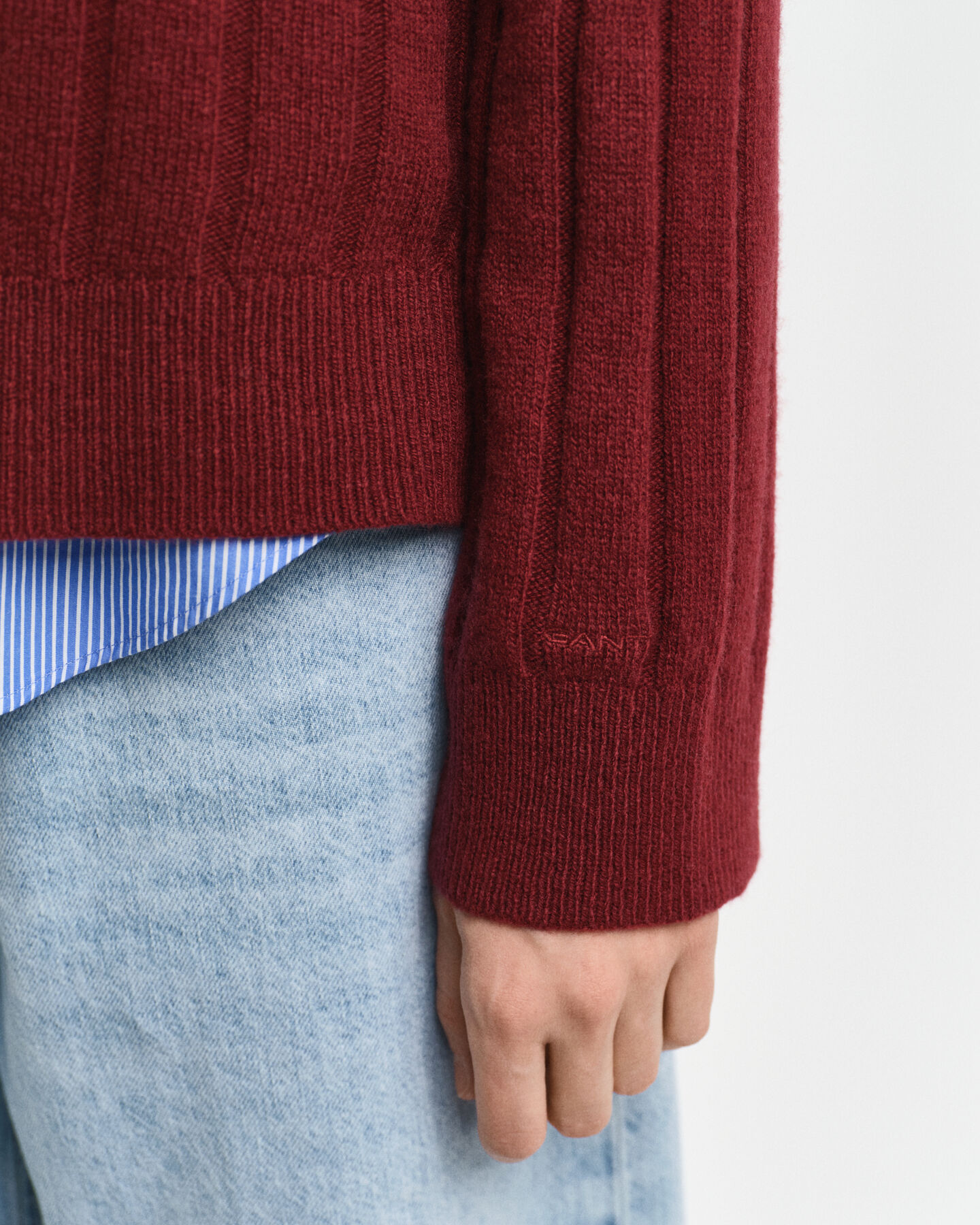 Pull col V en laine &agrave; c&ocirc;tes larges