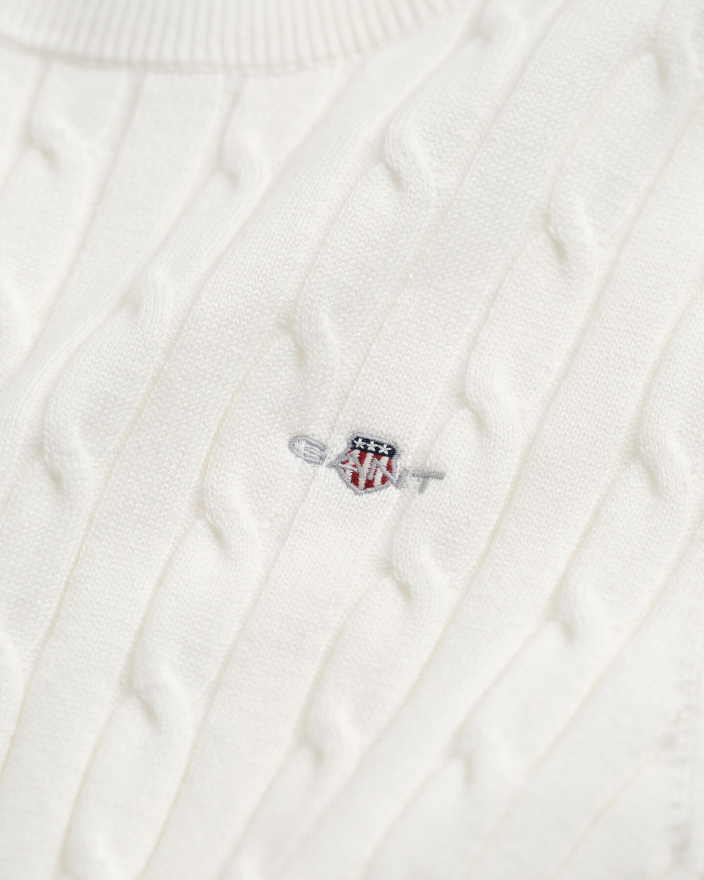 Pull en maille de coton stretch à torsades