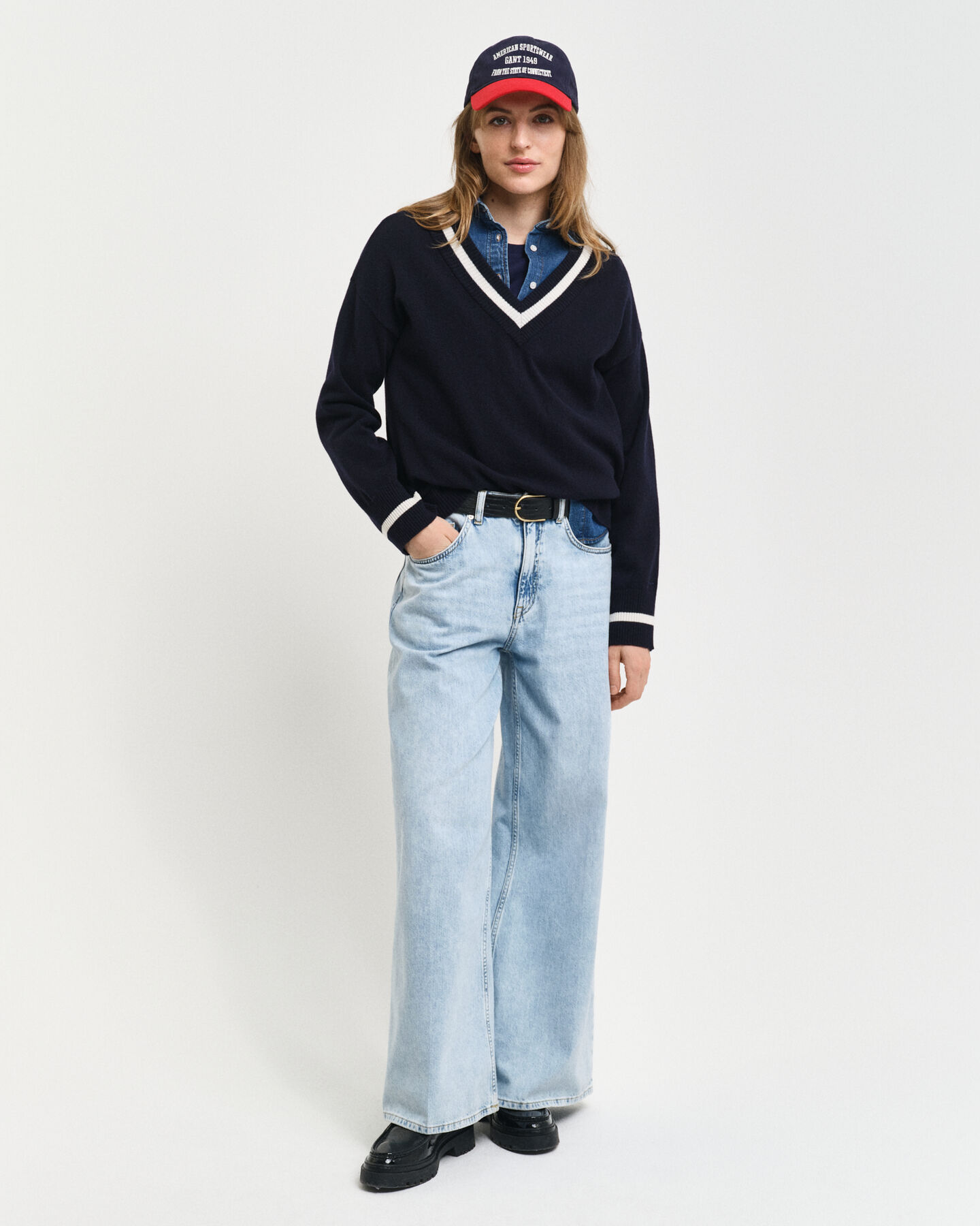 Pull col V contrastant en laine d'agneau ultrafine