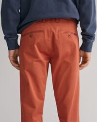 Pantalon chino slim fit en serg&eacute; Hallden