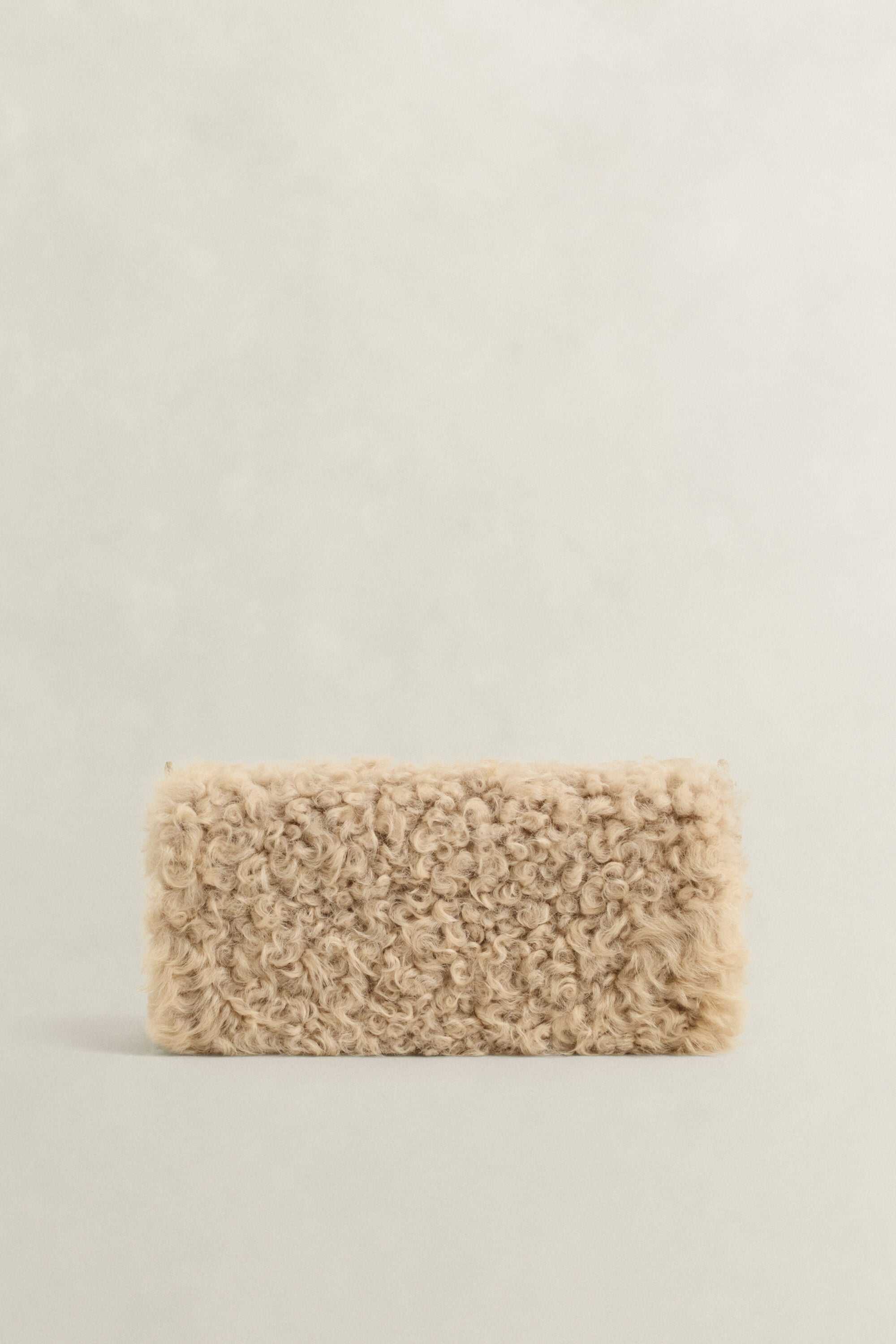 Pochette en peau lainée