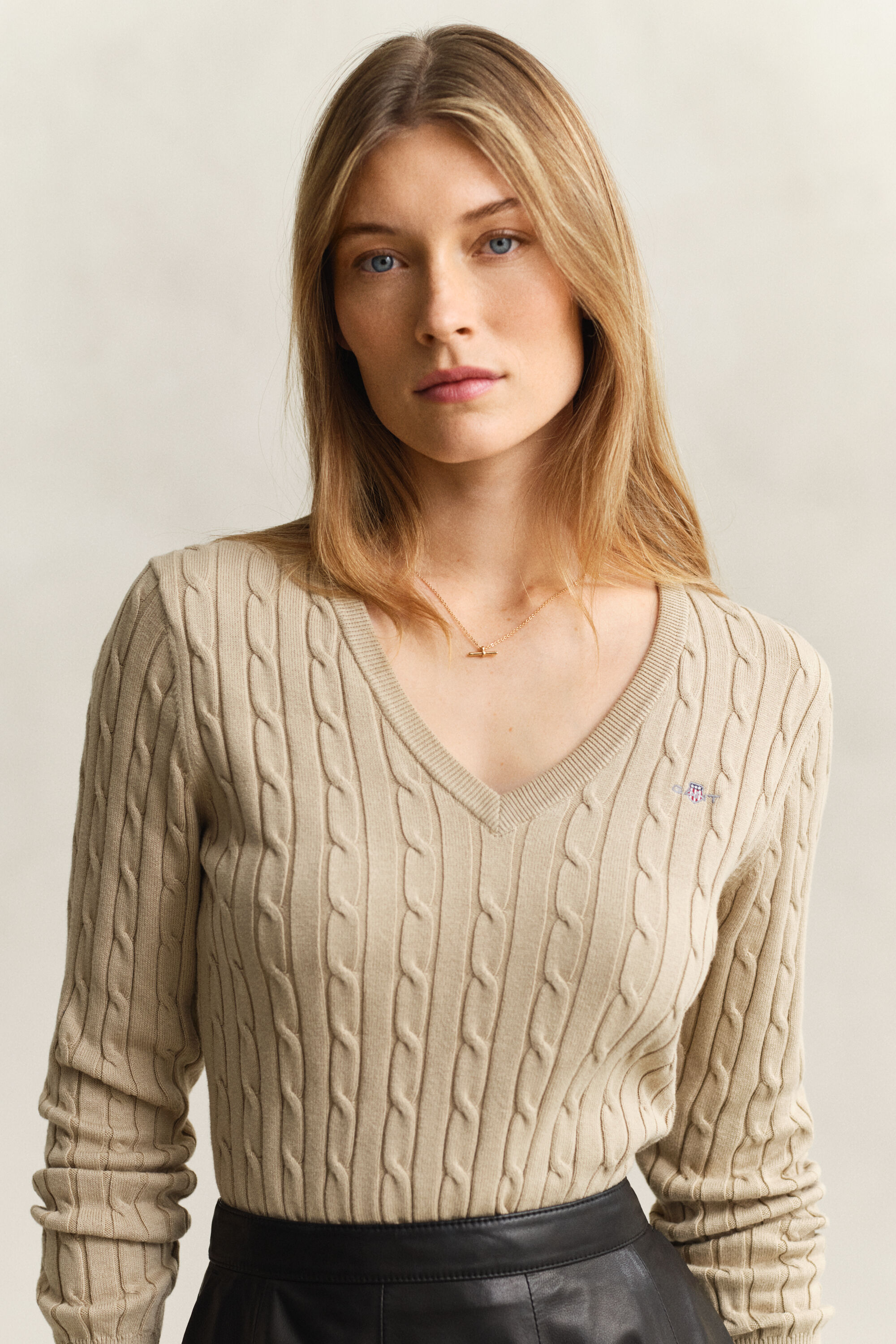 Pull col V en maille torsadée