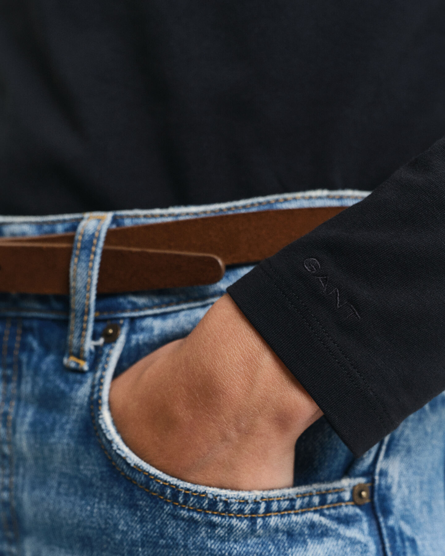 Haut à encolure dégagée et manches longues