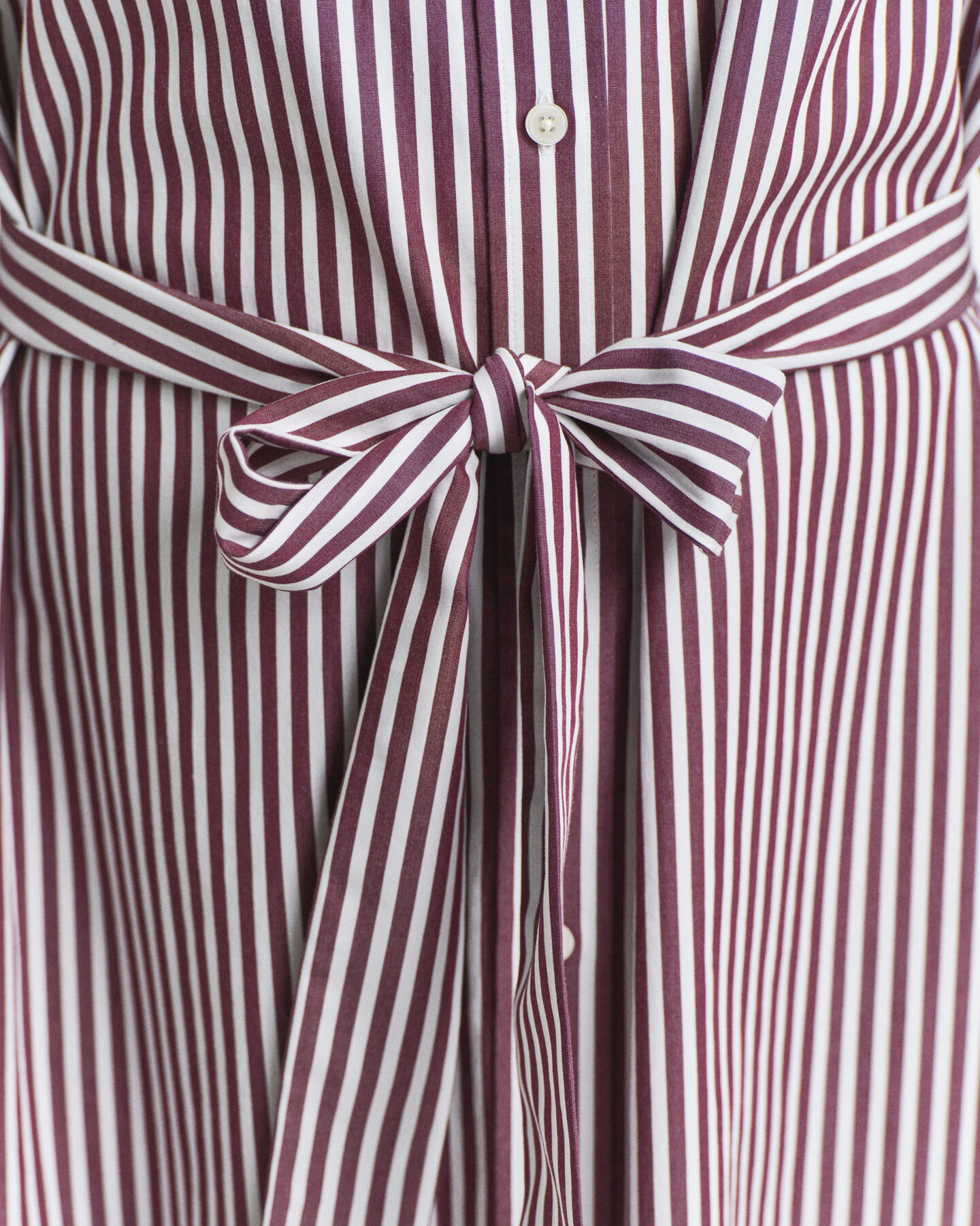 Robe-chemise classique en popeline avec ceinture