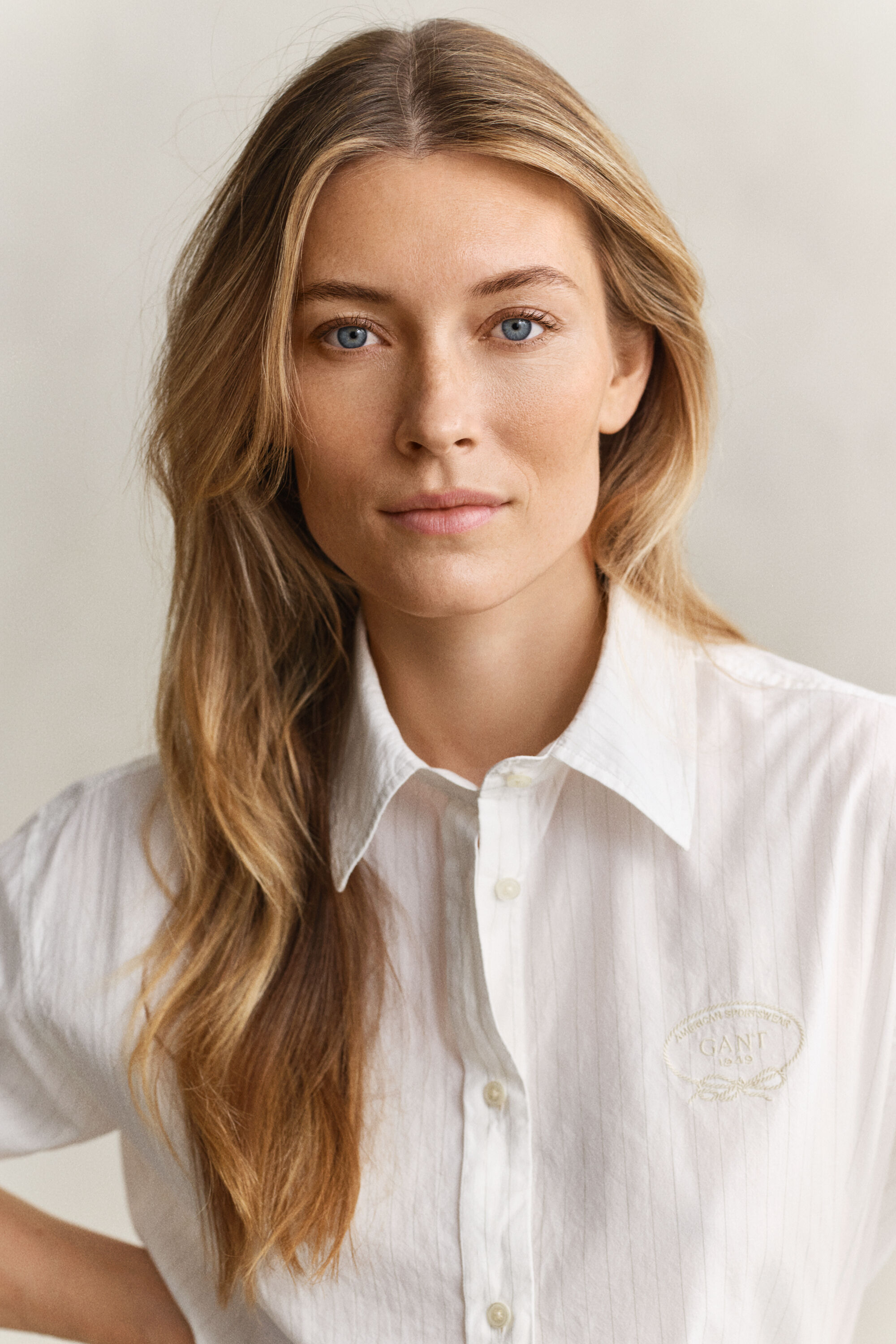 Chemise brodée à rayures