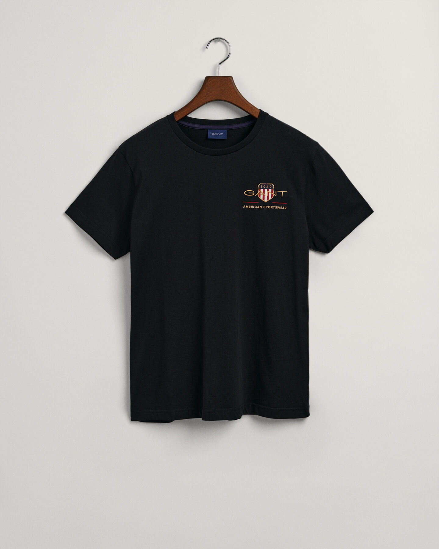 T-shirt brod&eacute; Archive Shield