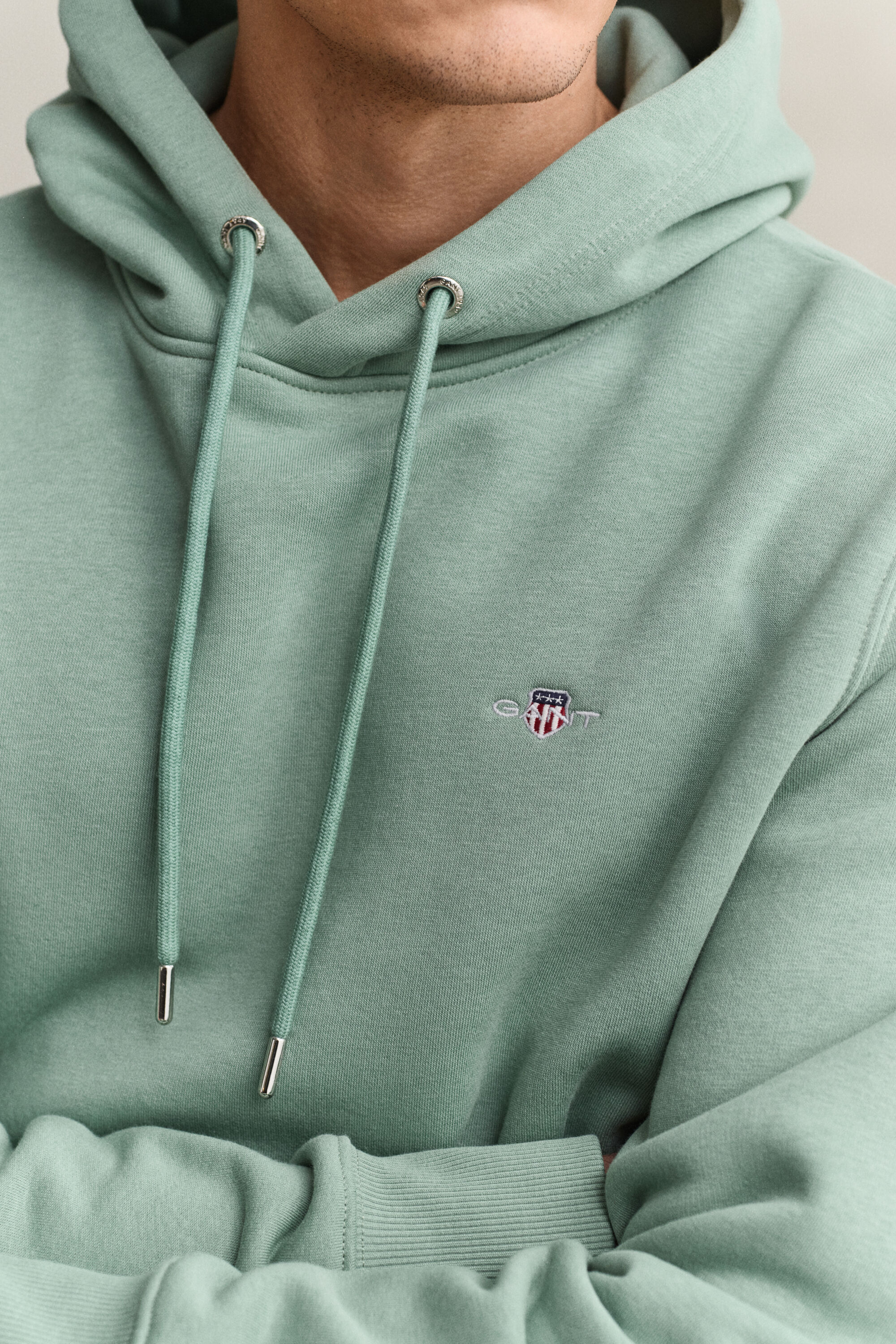 Sweat à capuche avec écusson