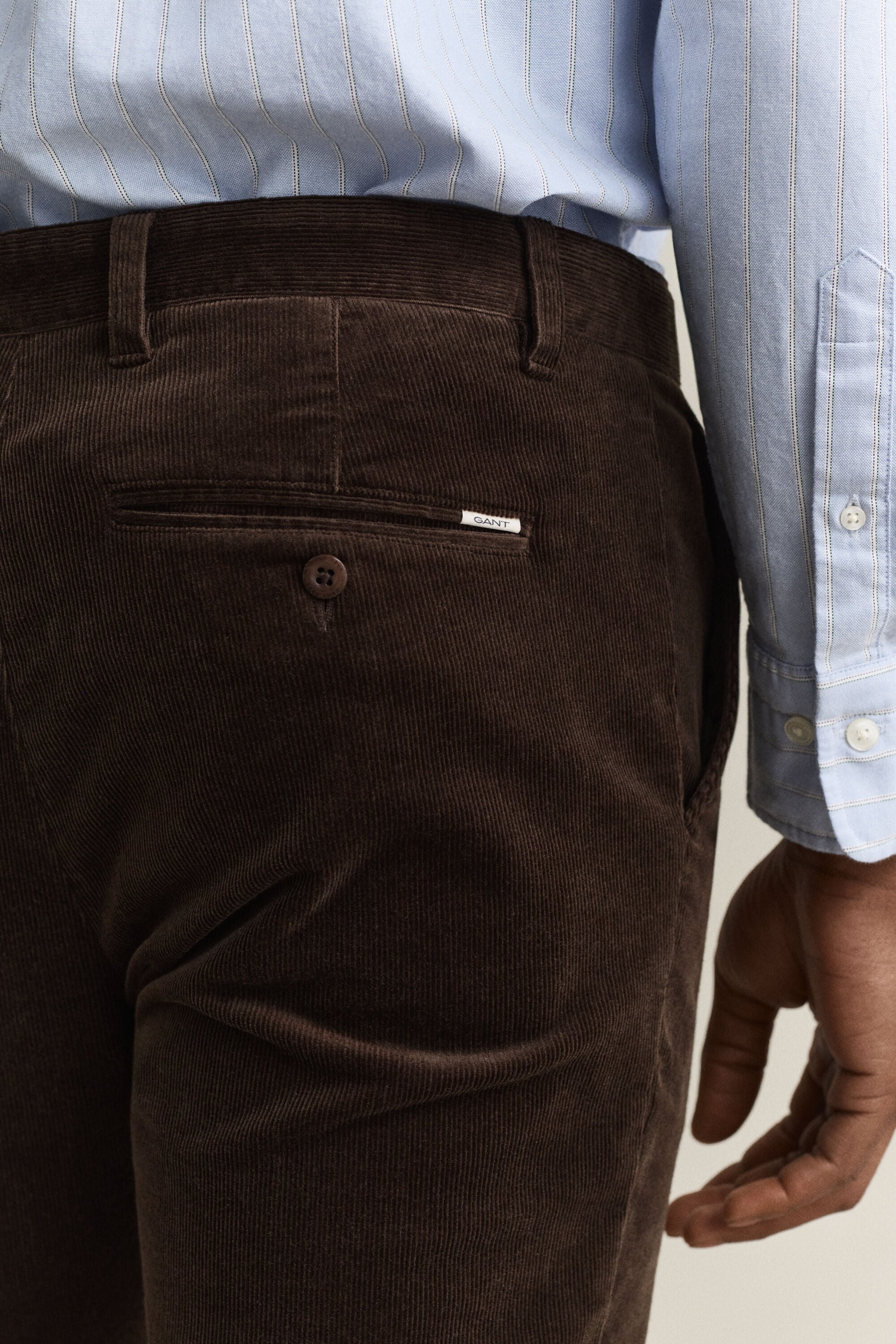 Pantalon chino slim en velours côtelé