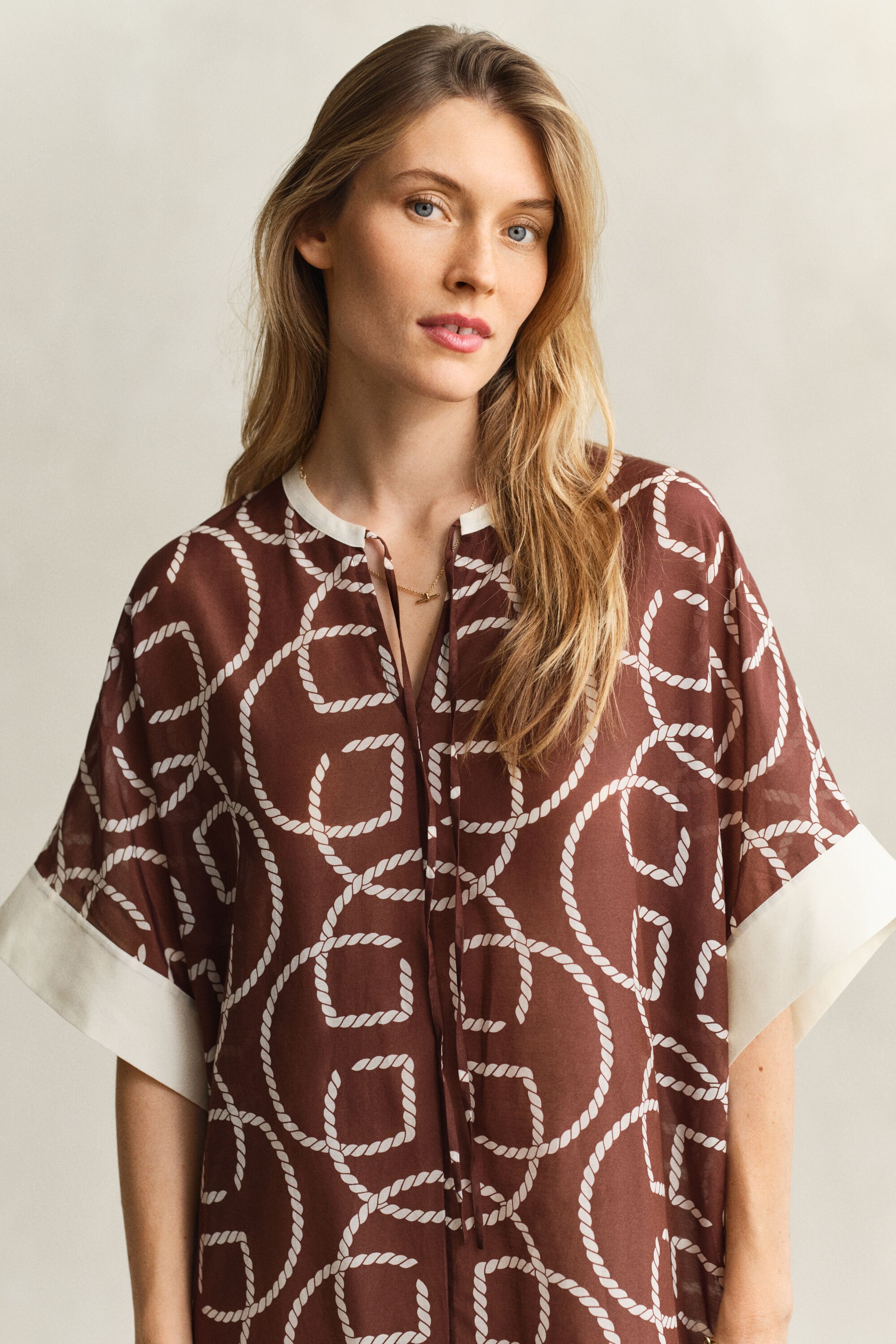 Caftan en coton et soie monogramme