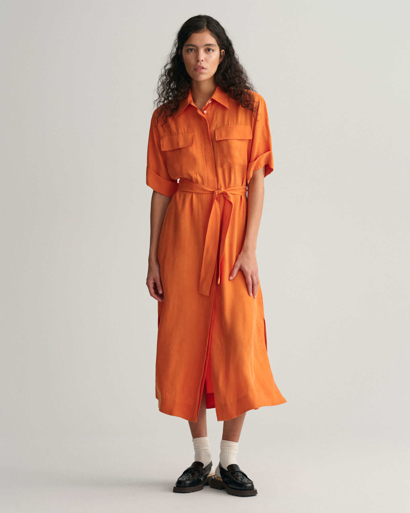 Robe-chemise &agrave; manches courtes avec poches &agrave; rabat