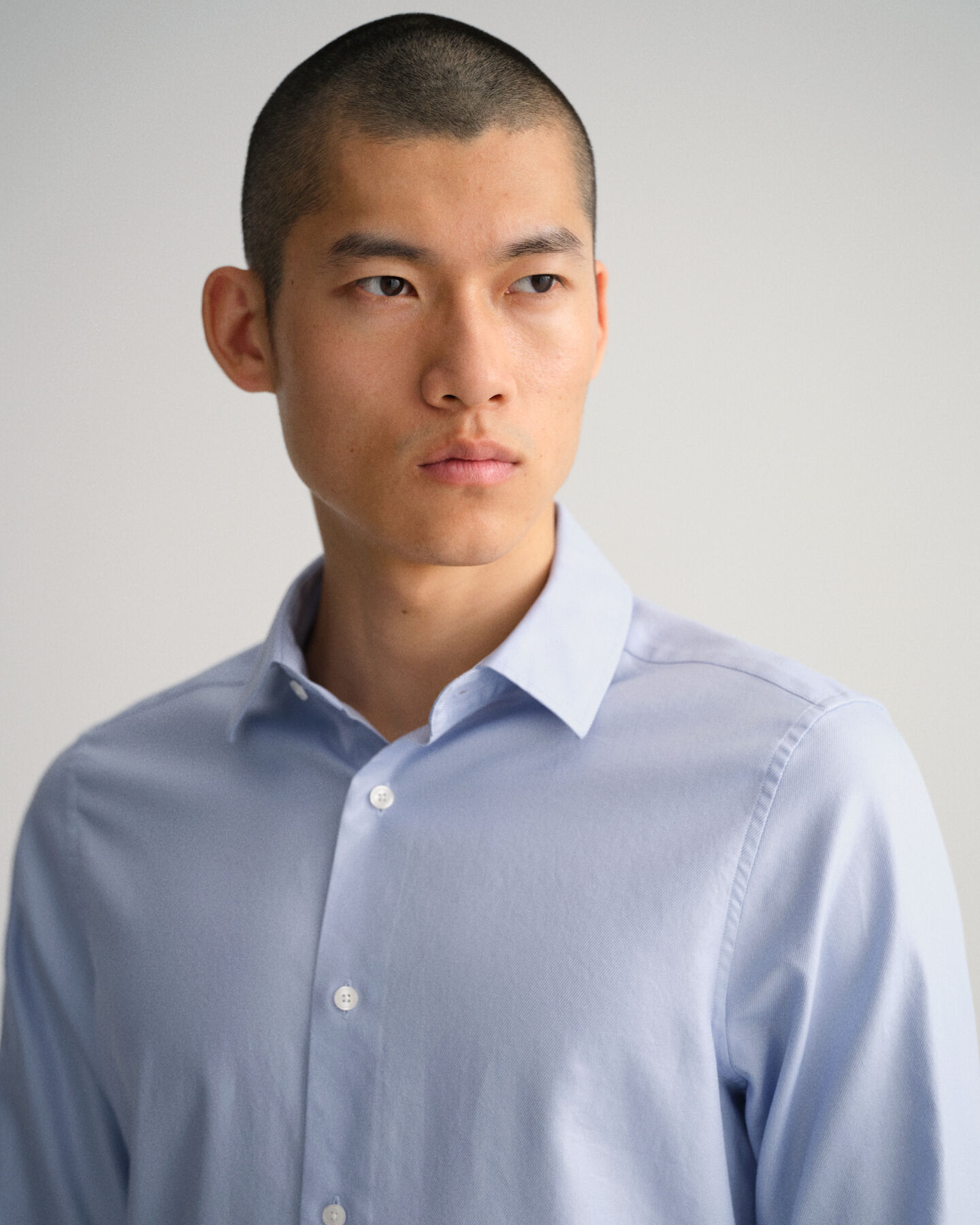 Chemise slim fit en sergé uni