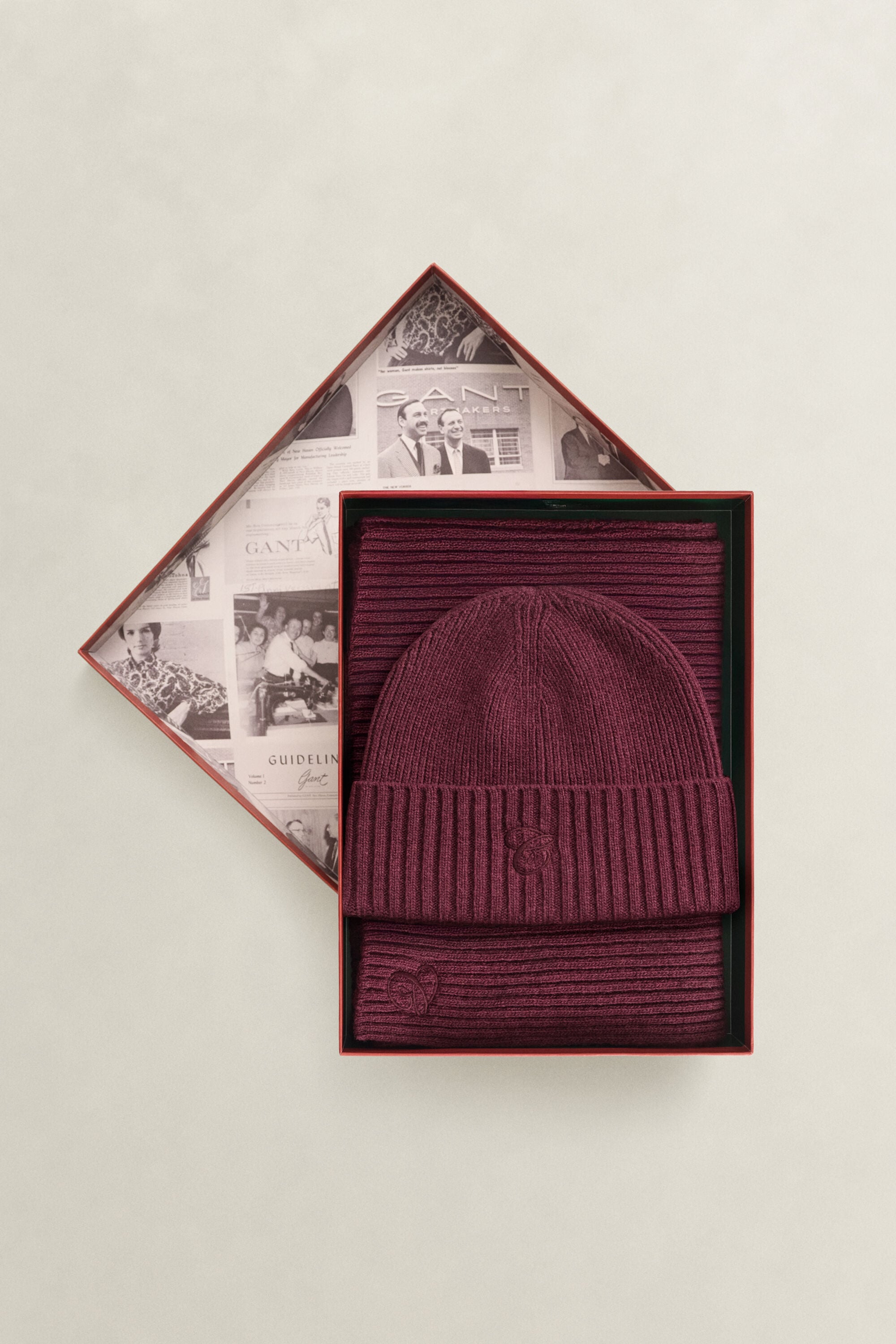 Coffret cadeau écharpe et bonnet brodés