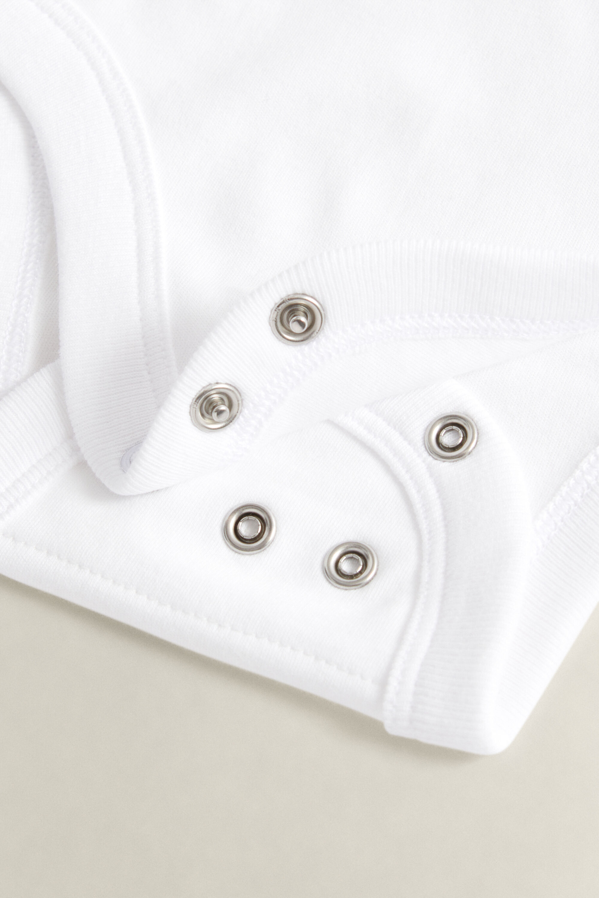 Ensemble barboteuse et bonnet pour bébé