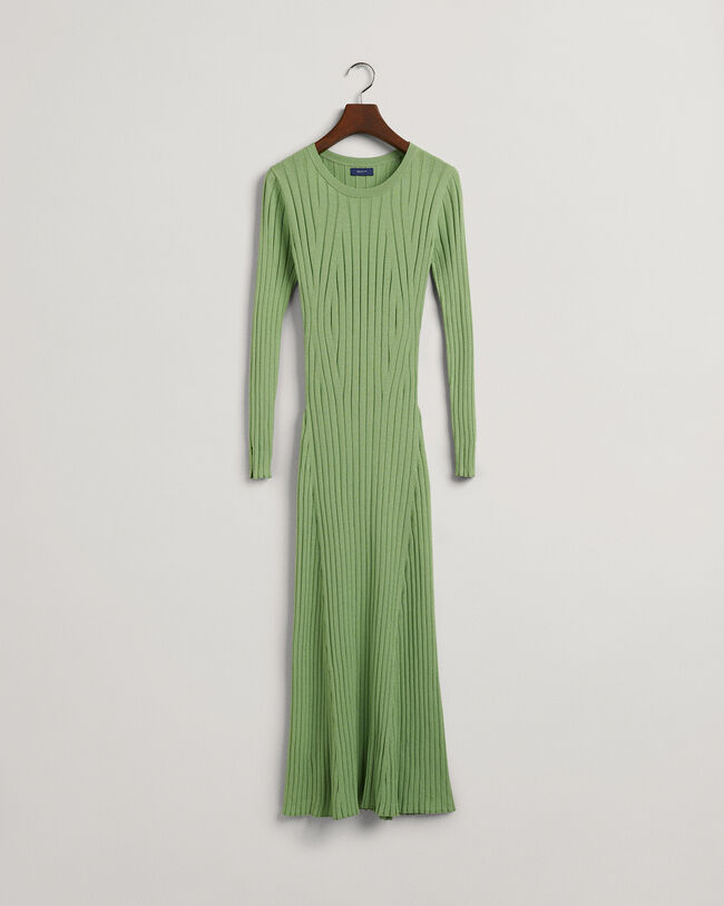 Robe ras du cou c&ocirc;tel&eacute;e