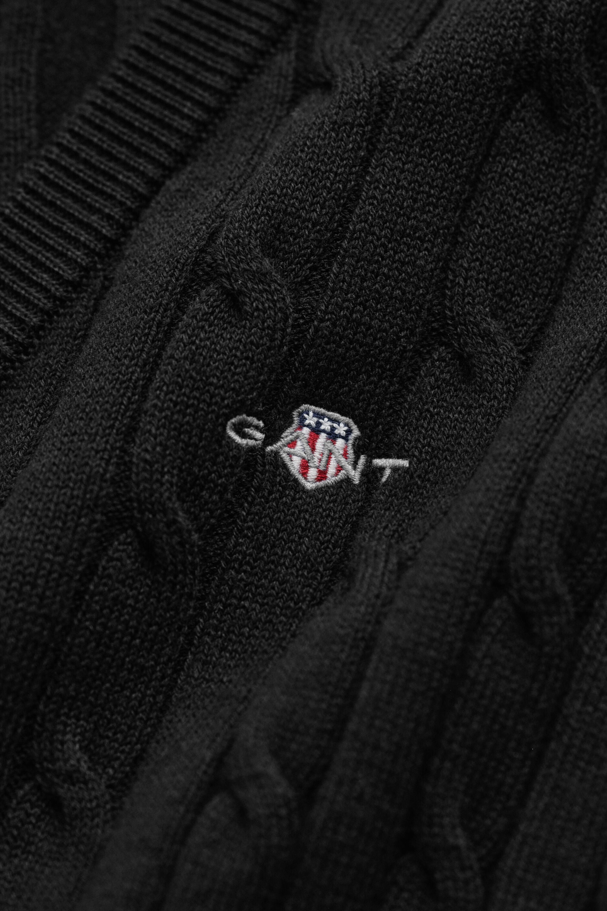 Pull col V en maille de coton stretch à torsades