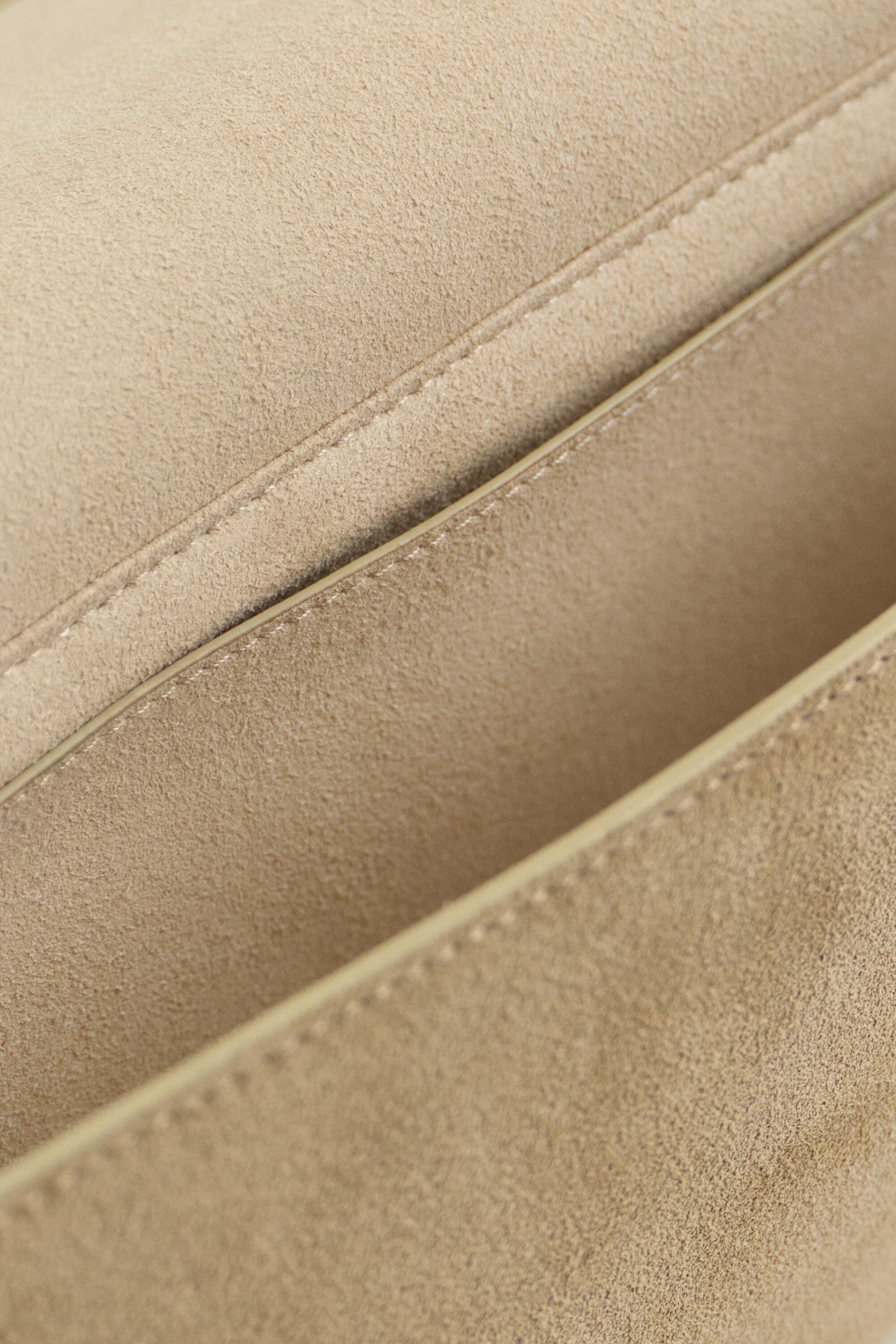 Pochette en peau lainée
