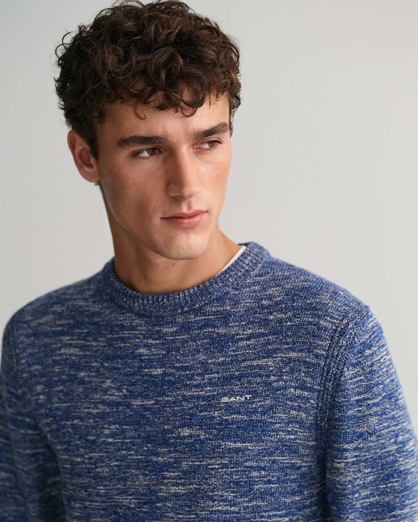 Pull ras du cou en fils torsad&eacute;s