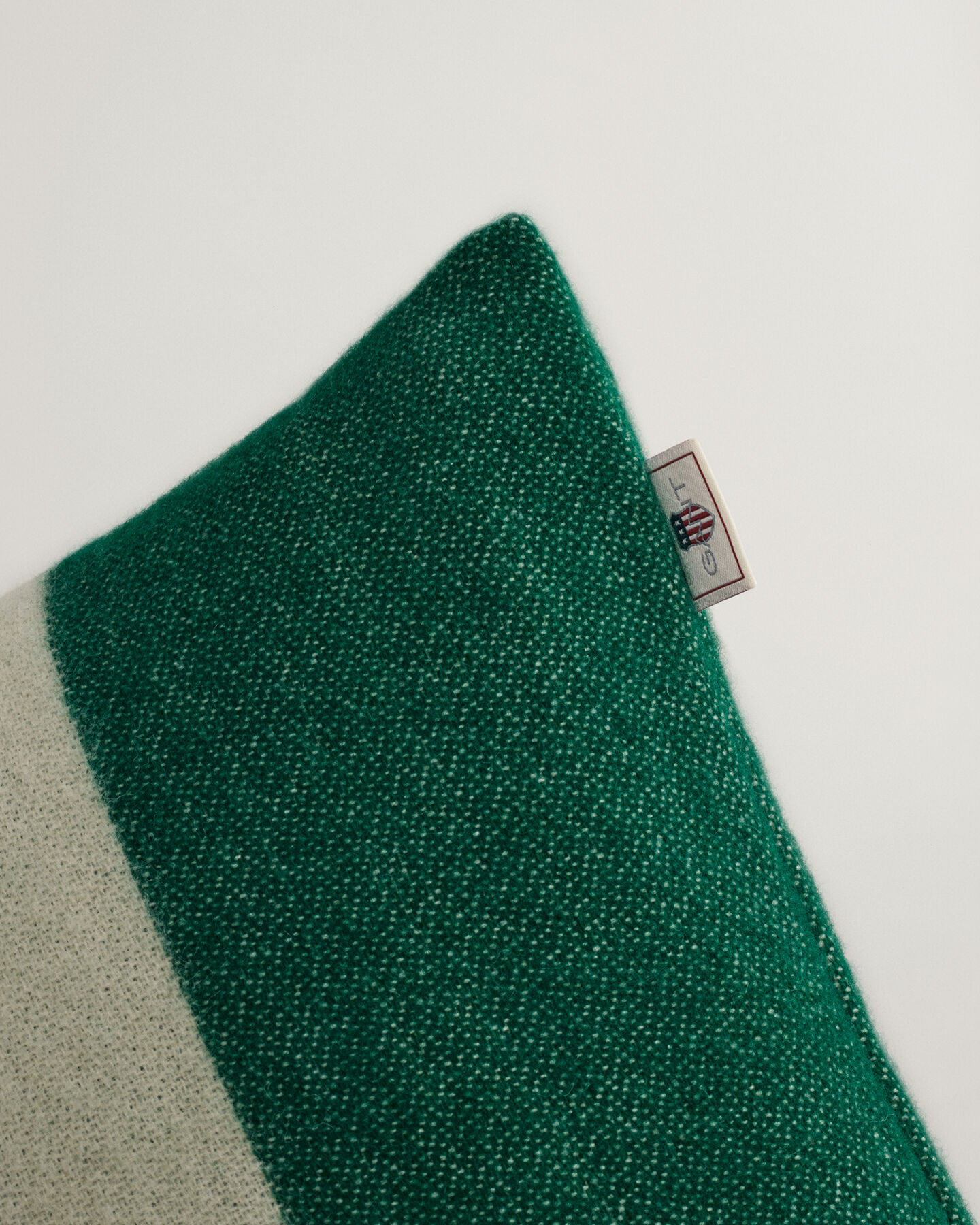 Housse de coussin en laine rayée