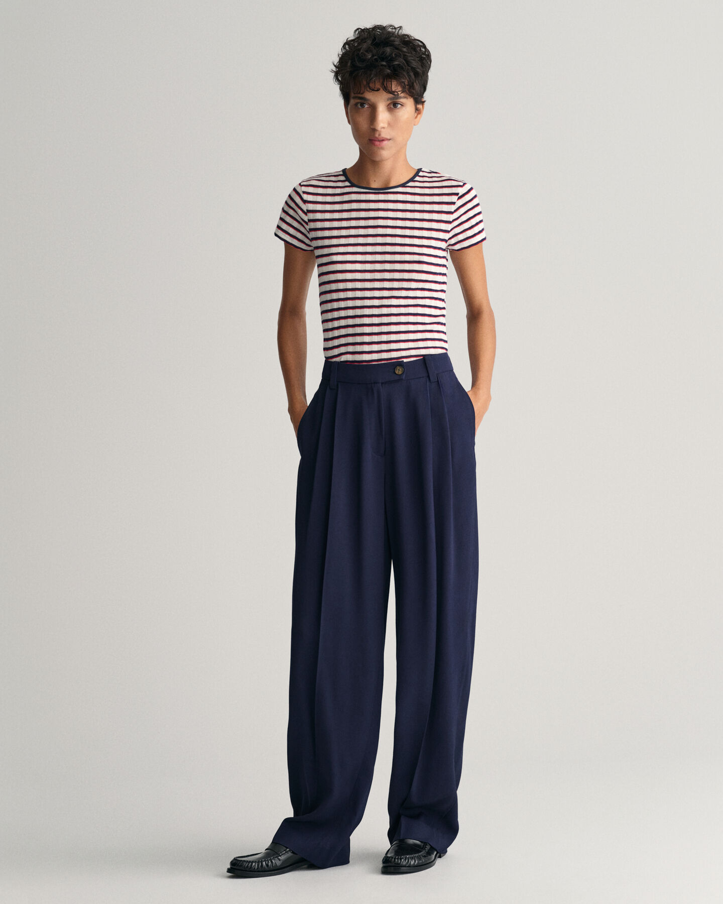 Pantalon chino loose fit taille basse à jambes larges