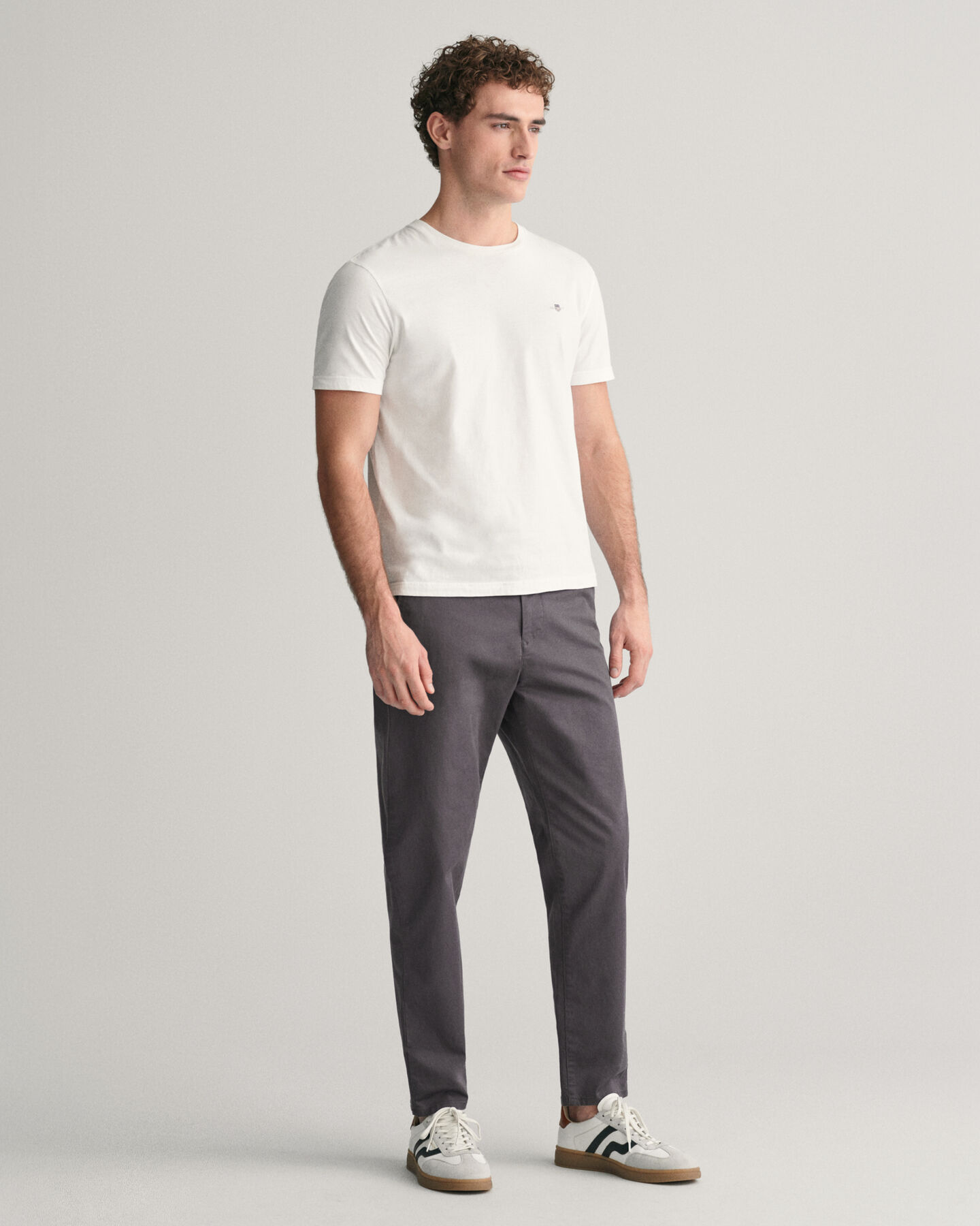 Pantalon chino coupe fusel&eacute;e en serg&eacute;
