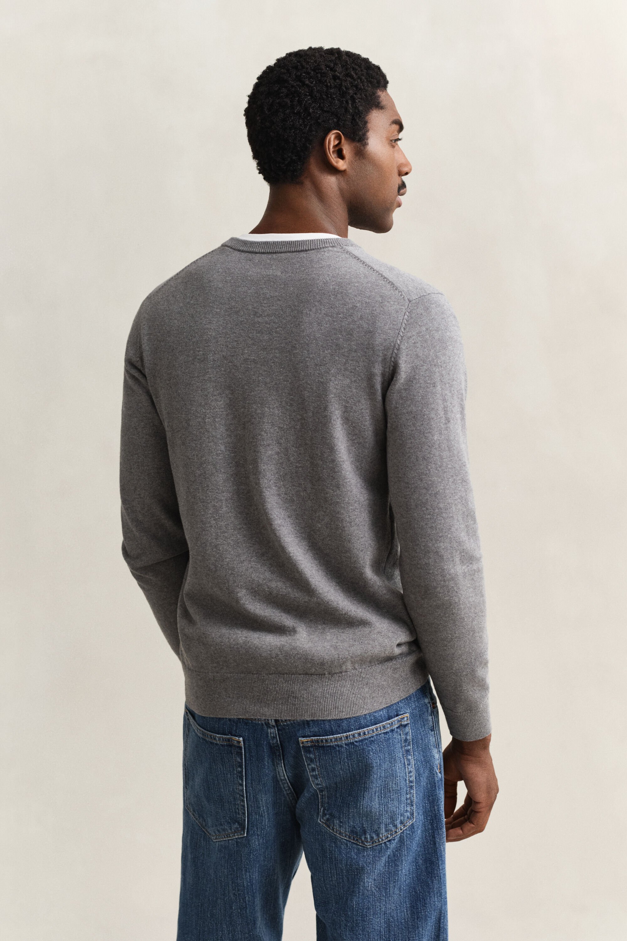 Pull col V en coton classique
