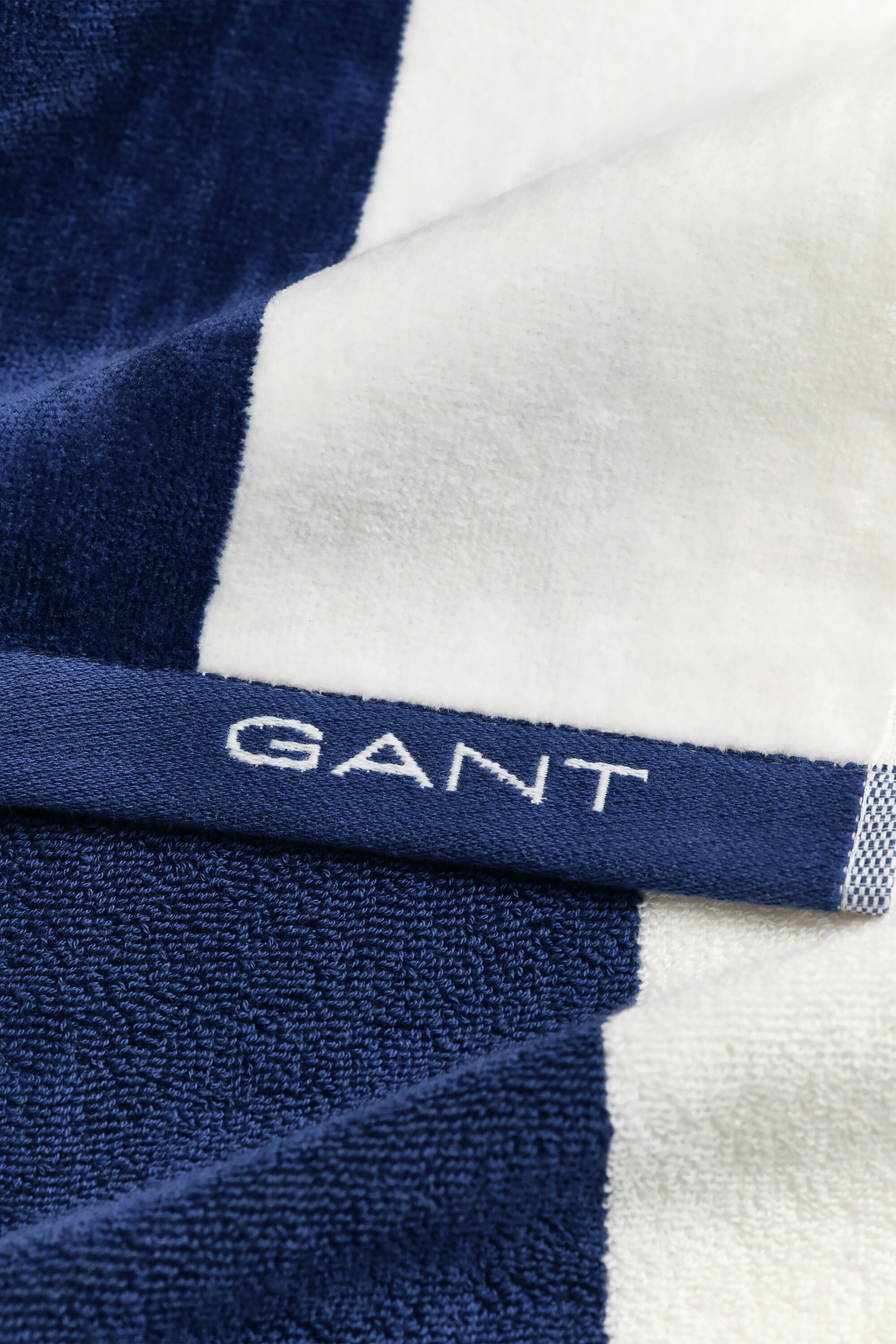 Serviette de plage à rayures éclatantes