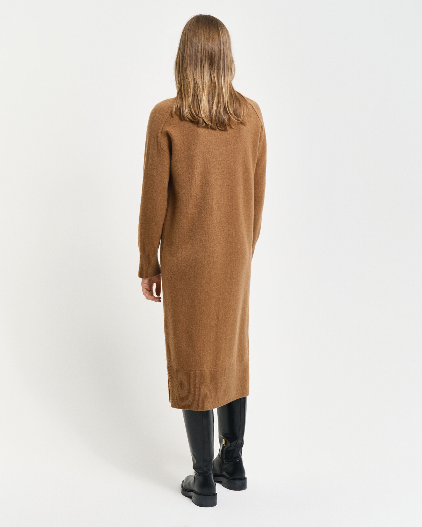 Robe col roul&eacute; avec finitions &agrave; chevrons