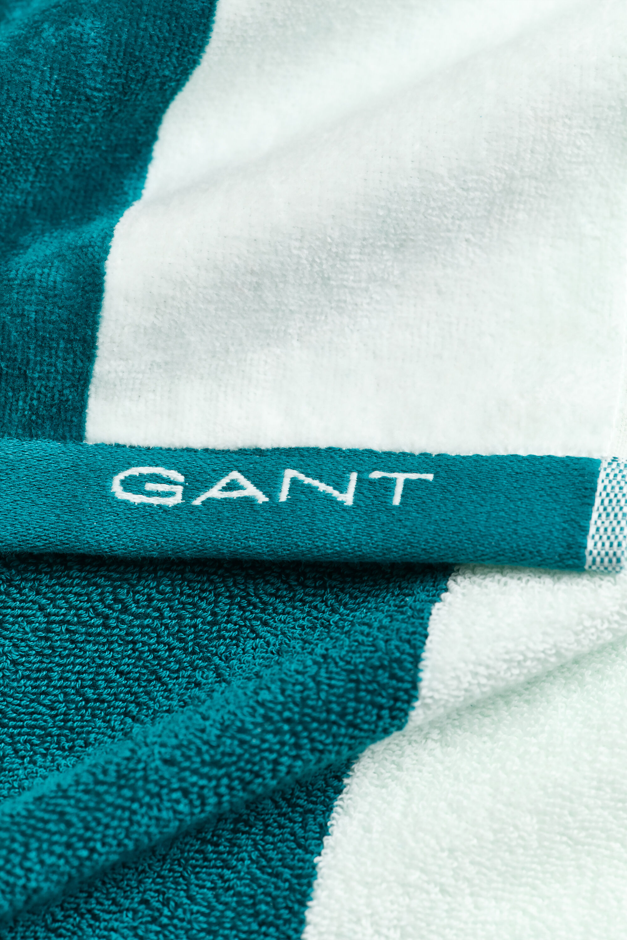 Serviette de plage à rayures éclatantes