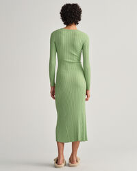 Robe ras du cou c&ocirc;tel&eacute;e