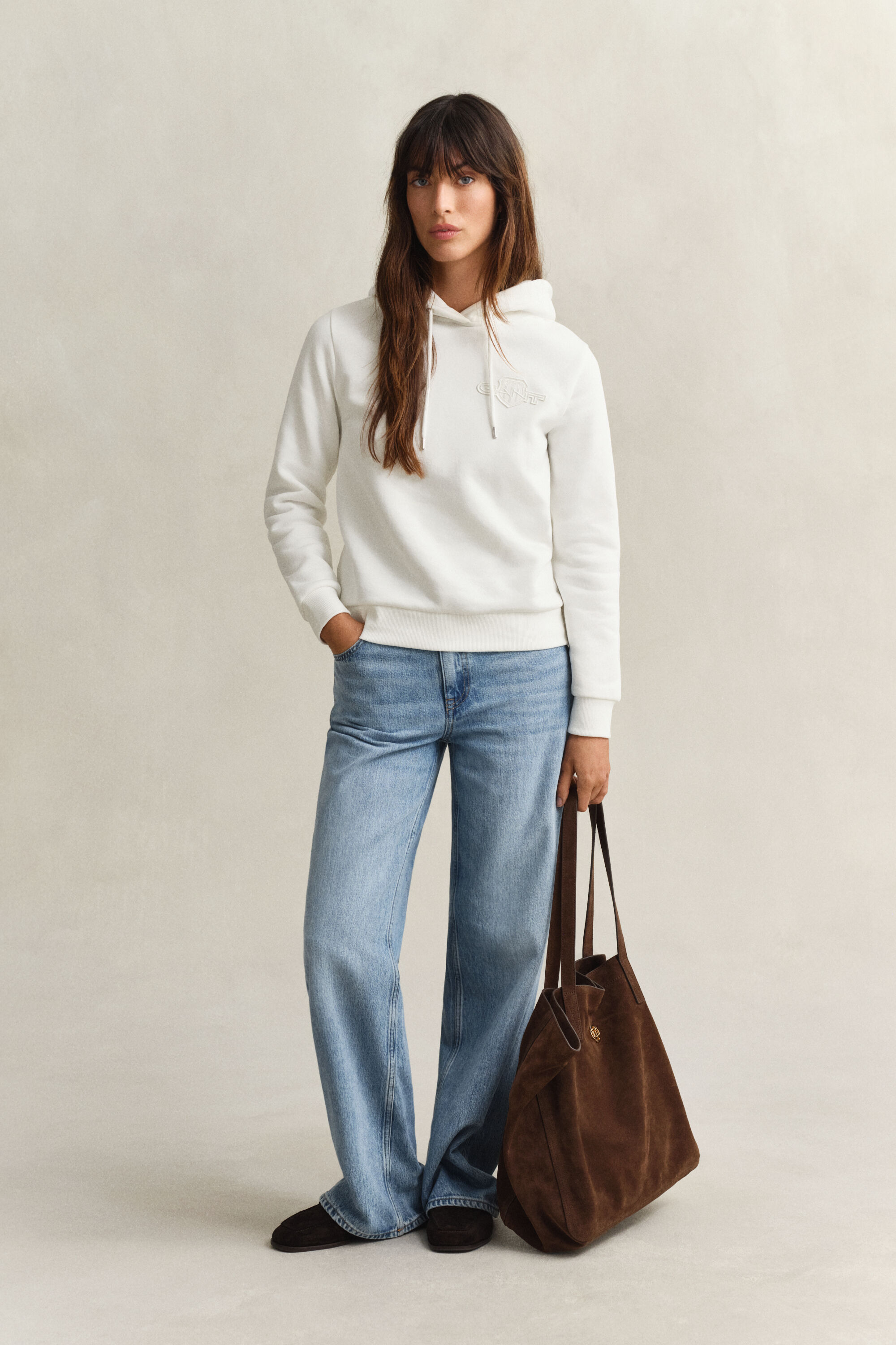 Sweat à capuche avec écusson ton sur ton