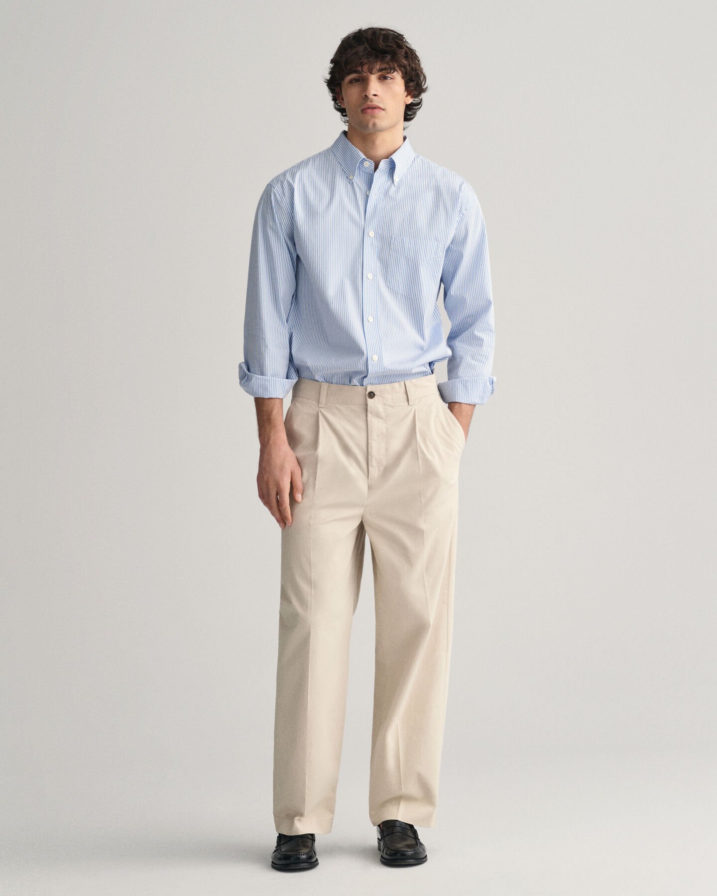 Pantalon chino relaxed fit en coton bross&eacute;