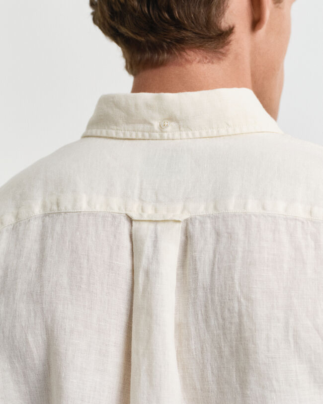 Chemise regular fit en lin teint en pi&egrave;ce