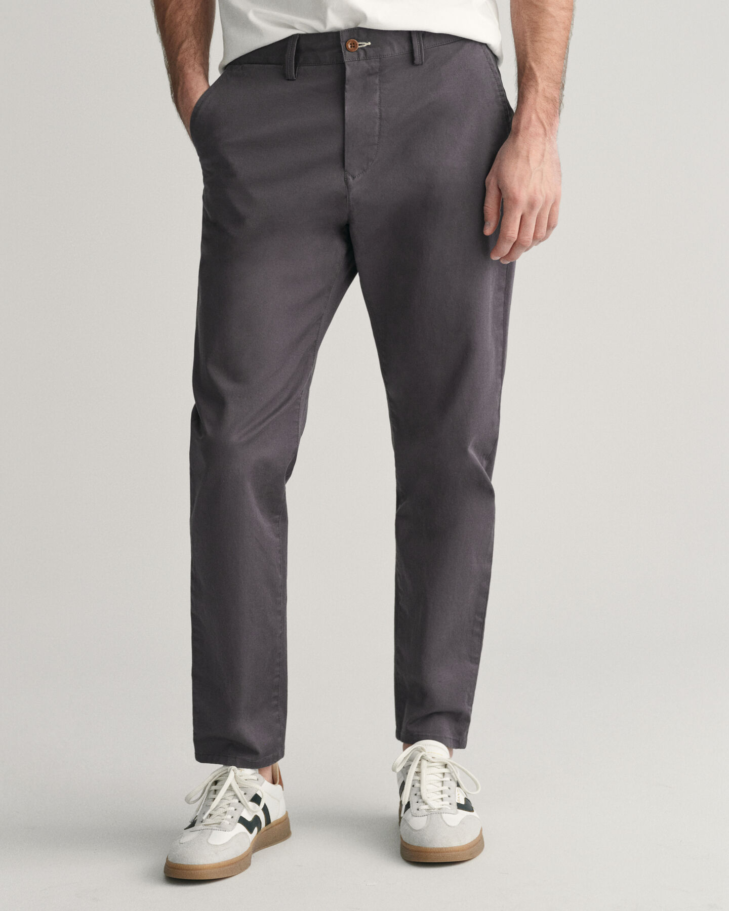 Pantalon chino coupe fusel&eacute;e en serg&eacute;