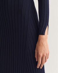 Robe ras du cou côtelée