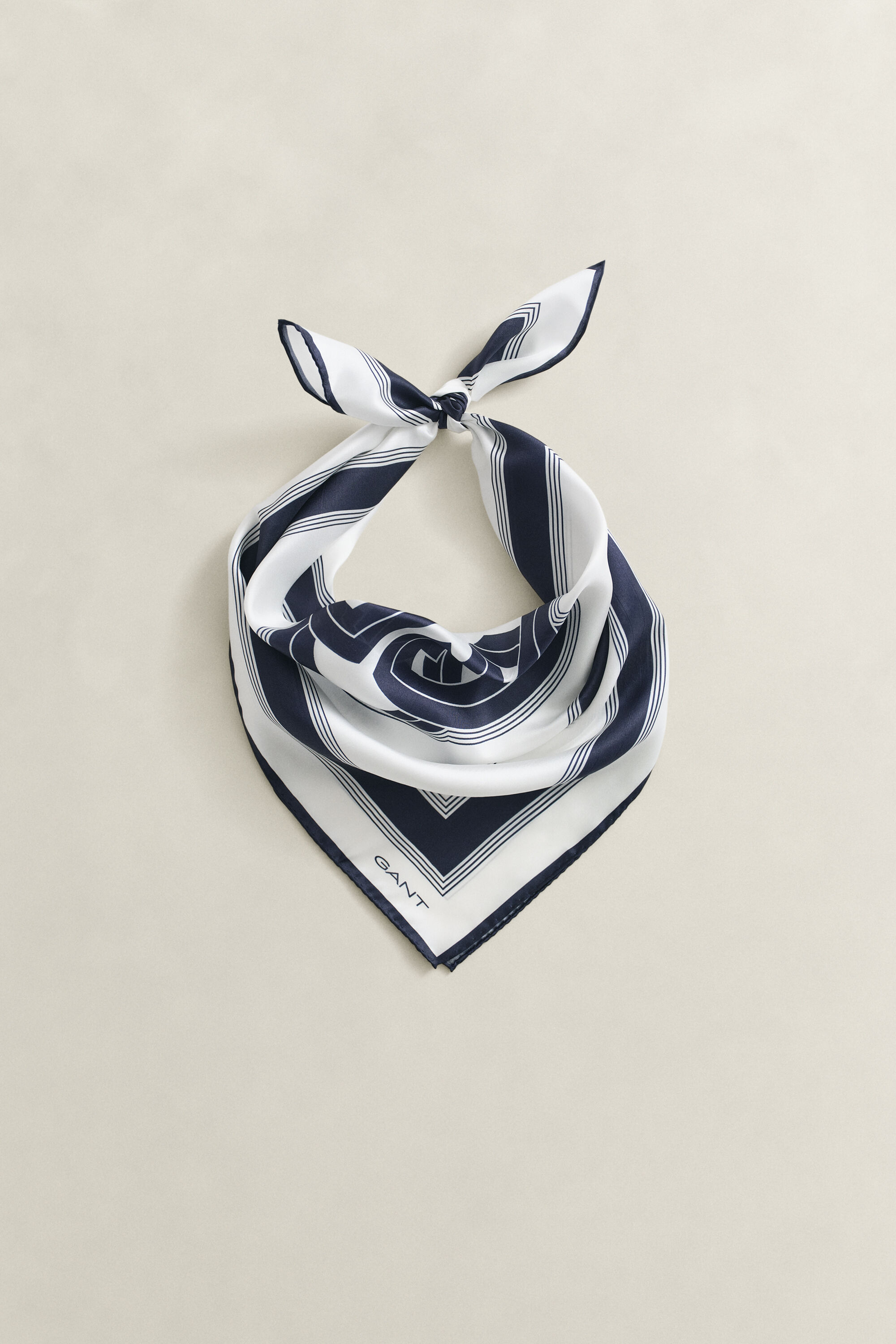 Foulard en soie avec monogramme