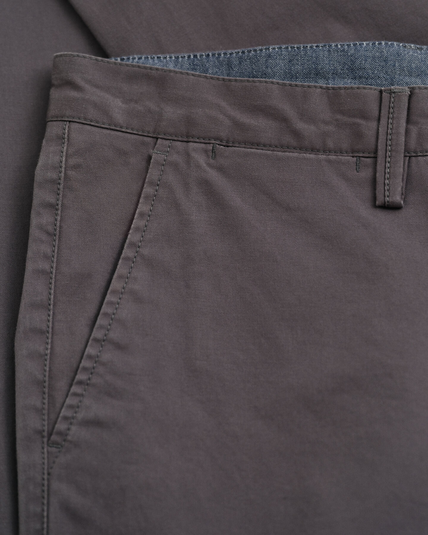 Pantalon chino coupe slim en sergé