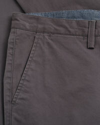 Pantalon chino coupe slim en sergé