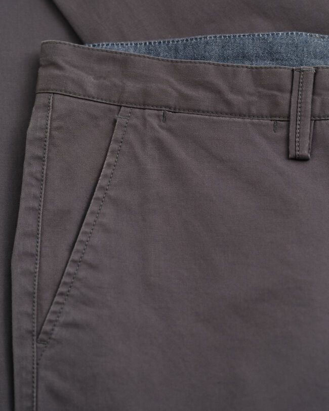 Pantalon chino coupe slim en sergé