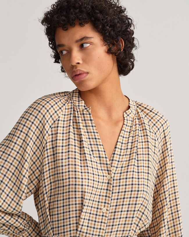 Robe-chemise &agrave; col droit et &agrave; carreaux