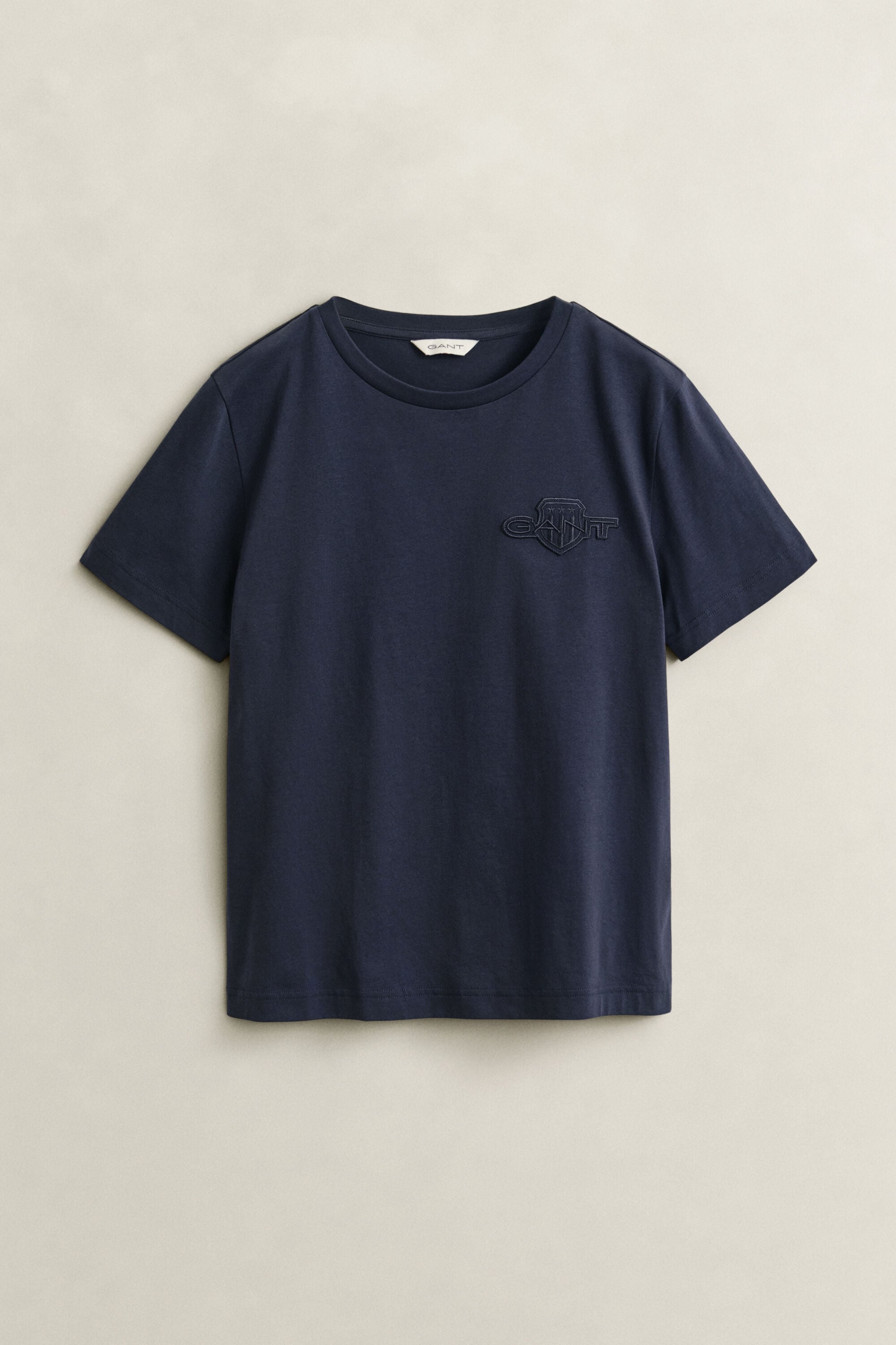 T-shirt avec écusson ton sur ton